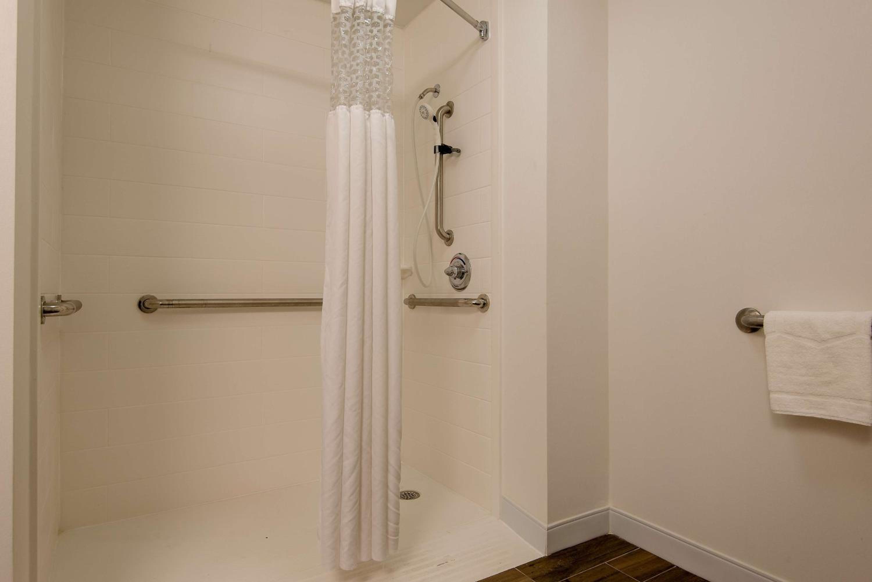 Commerce Vacations - Hampton Inn Commerce - Property Image 23