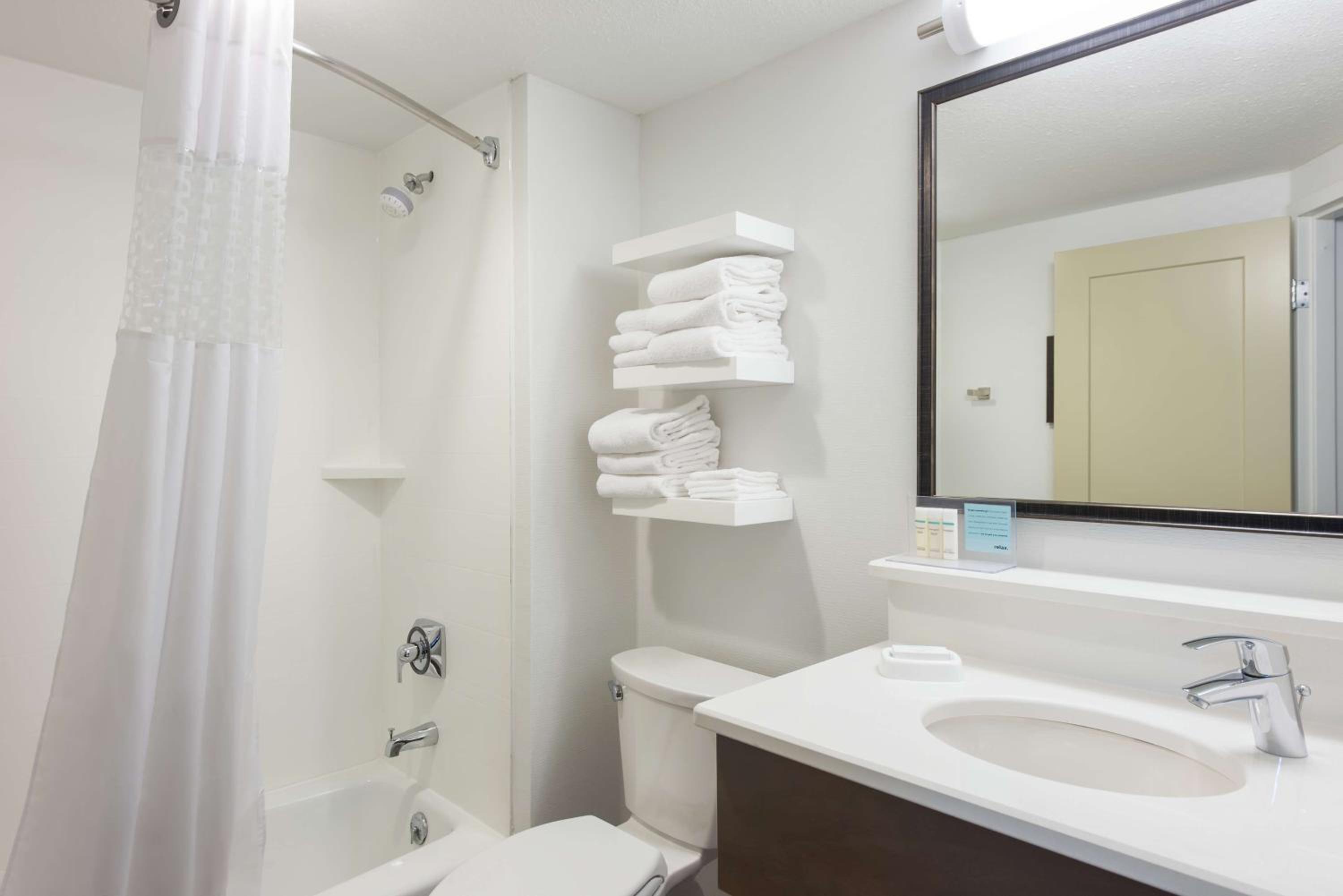 Columbia Vacations - Hampton Inn Columbia - Property Image 3