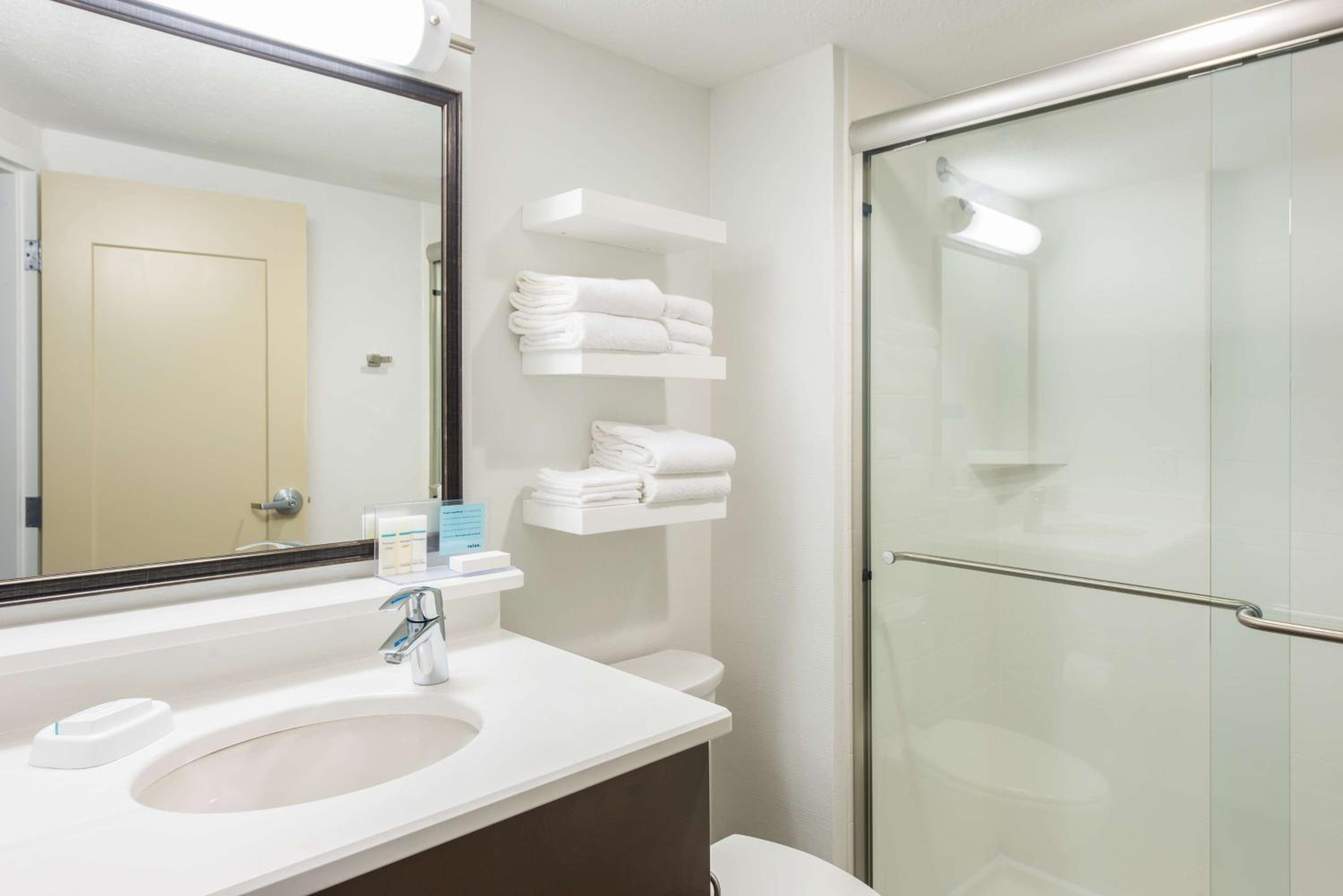 Columbia Vacations - Hampton Inn Columbia - Property Image 10