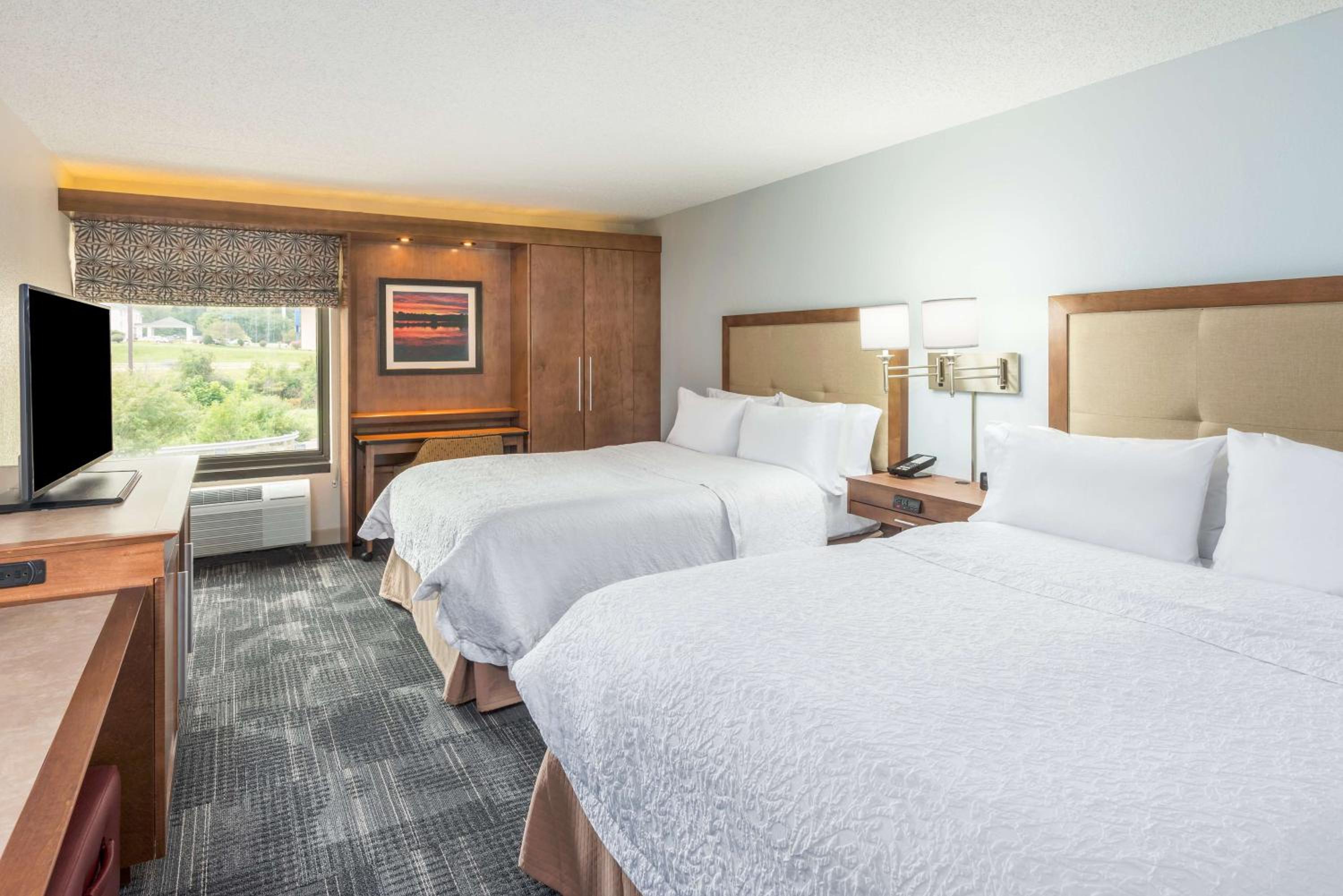 Columbia Vacations - Hampton Inn Columbia - Property Image 11