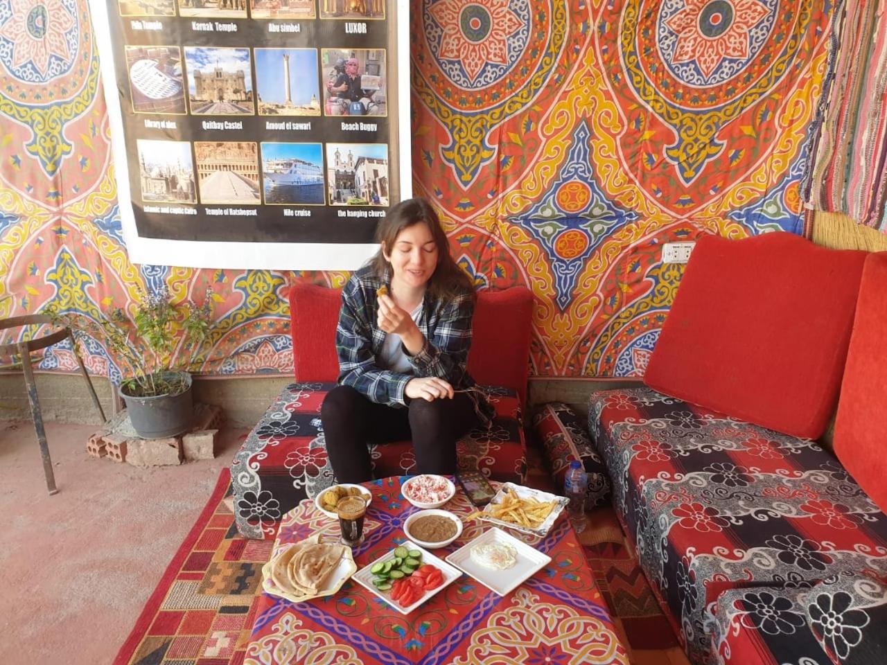 Jana Pyramids view inn