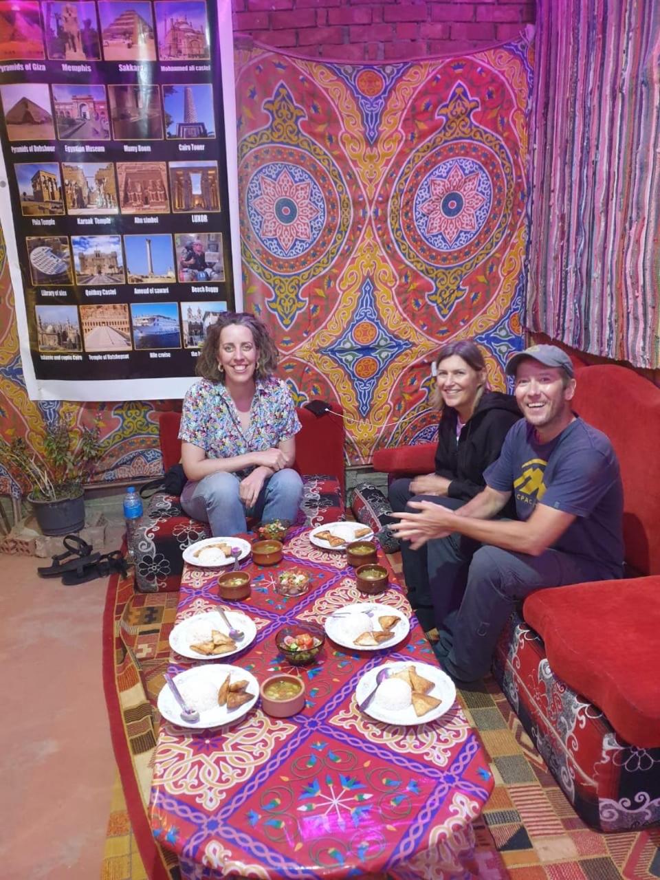 Jana Pyramids view inn