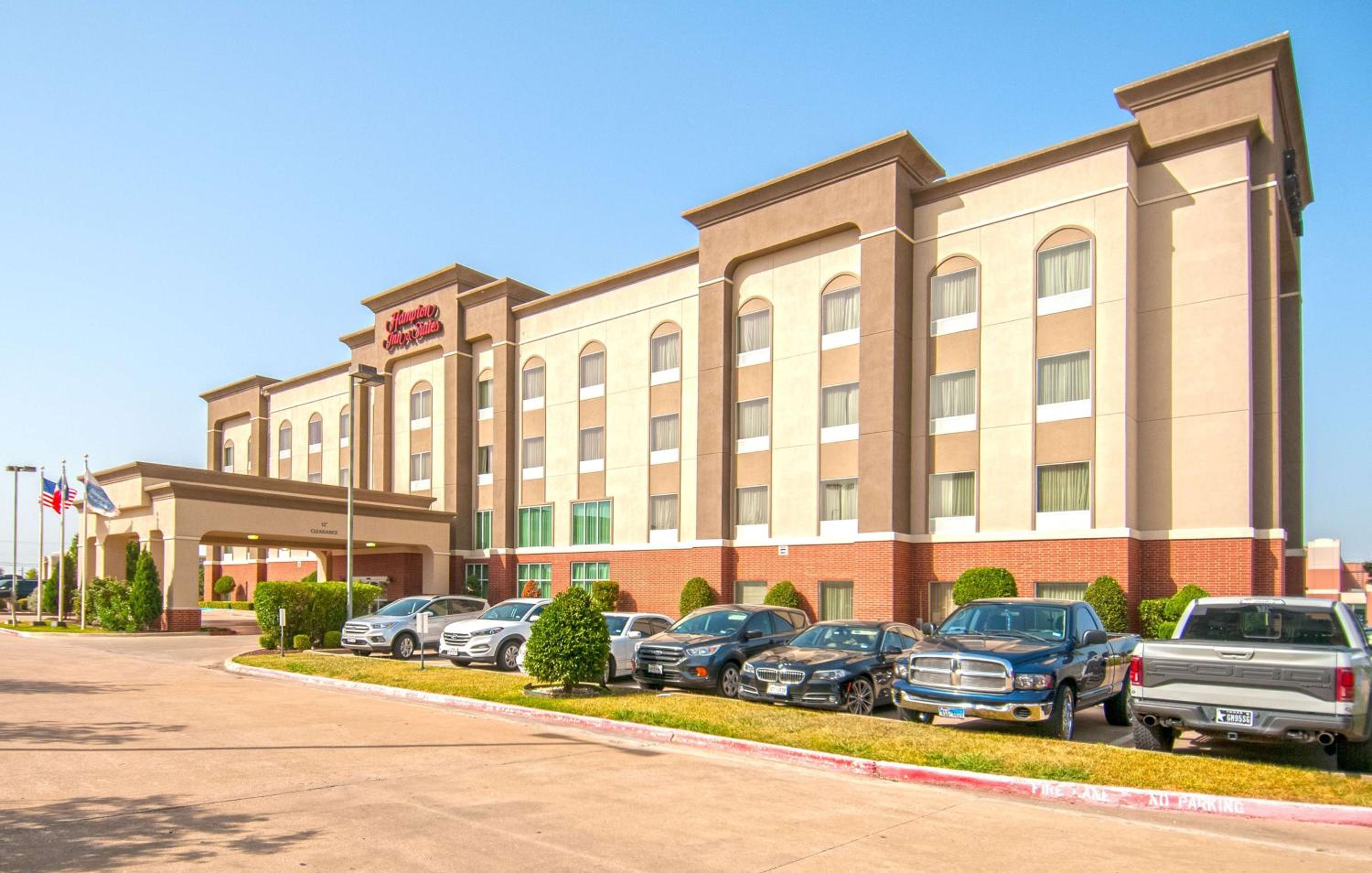 Dallas Vacations - Hampton Inn and Suites Waxahachie - Property Image 2