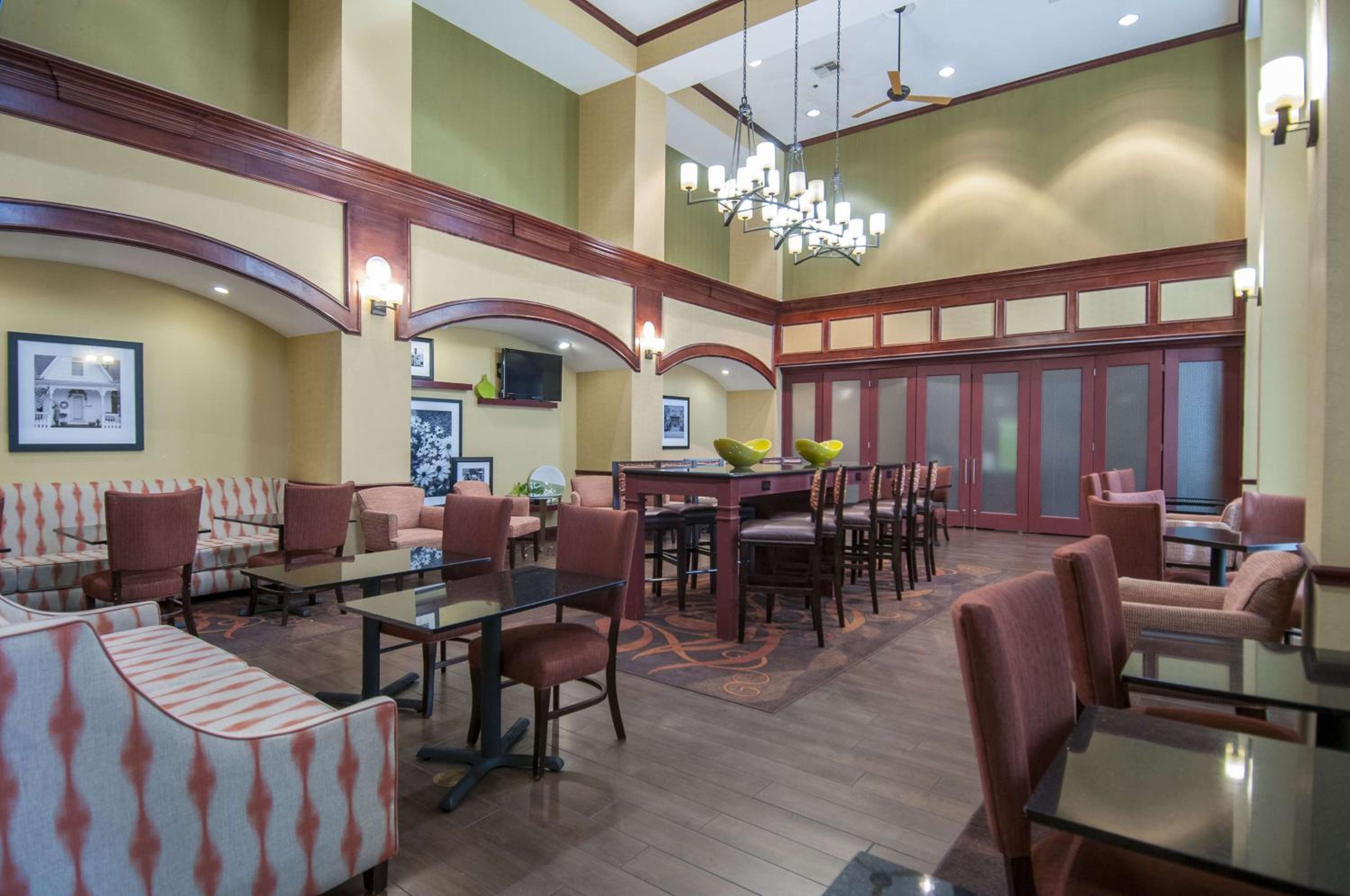 Dallas Vacations - Hampton Inn and Suites Waxahachie - Property Image 3