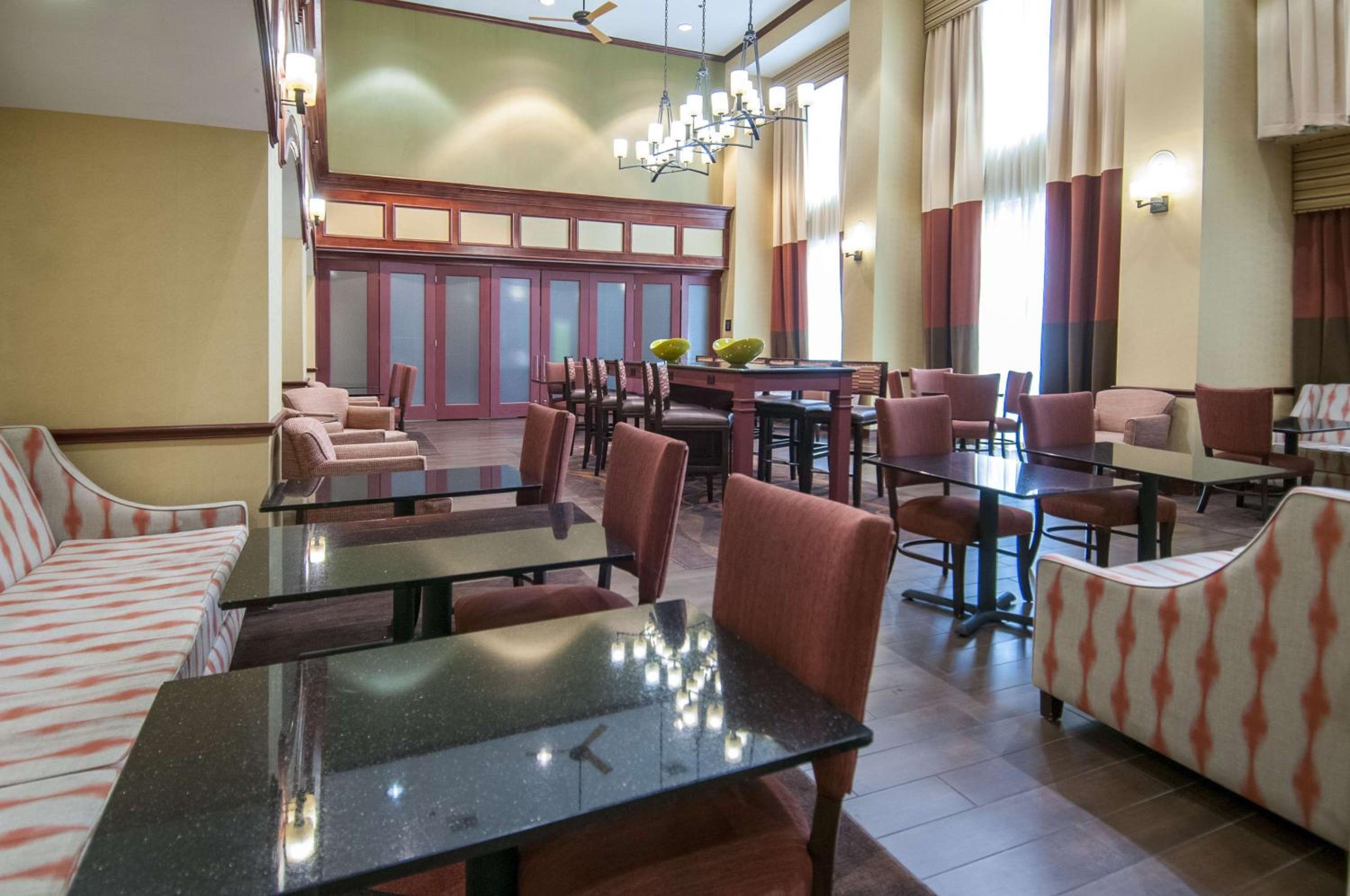 Dallas Vacations - Hampton Inn and Suites Waxahachie - Property Image 4