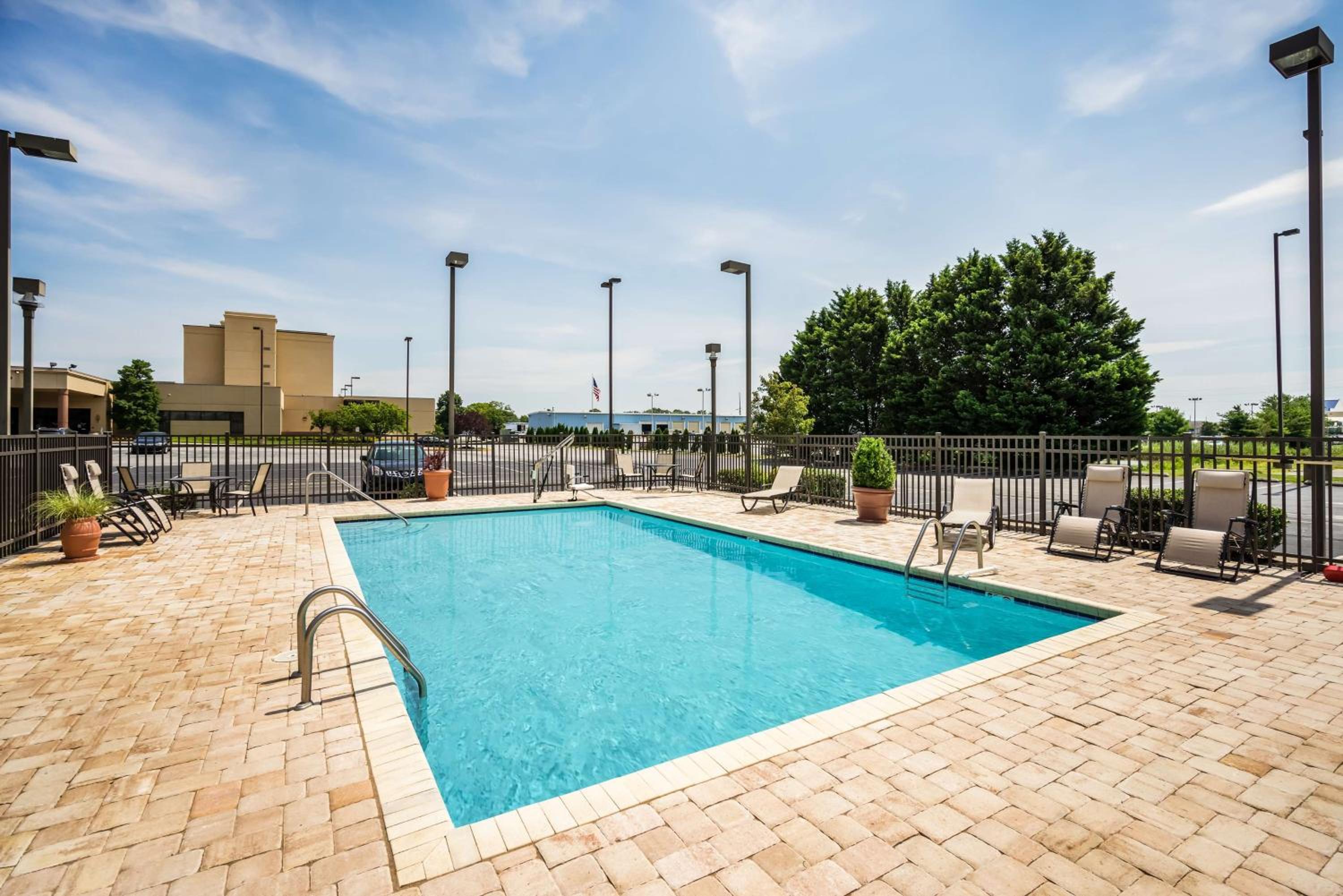 Dover Vacations - Hampton Inn Dover - Property Image 5