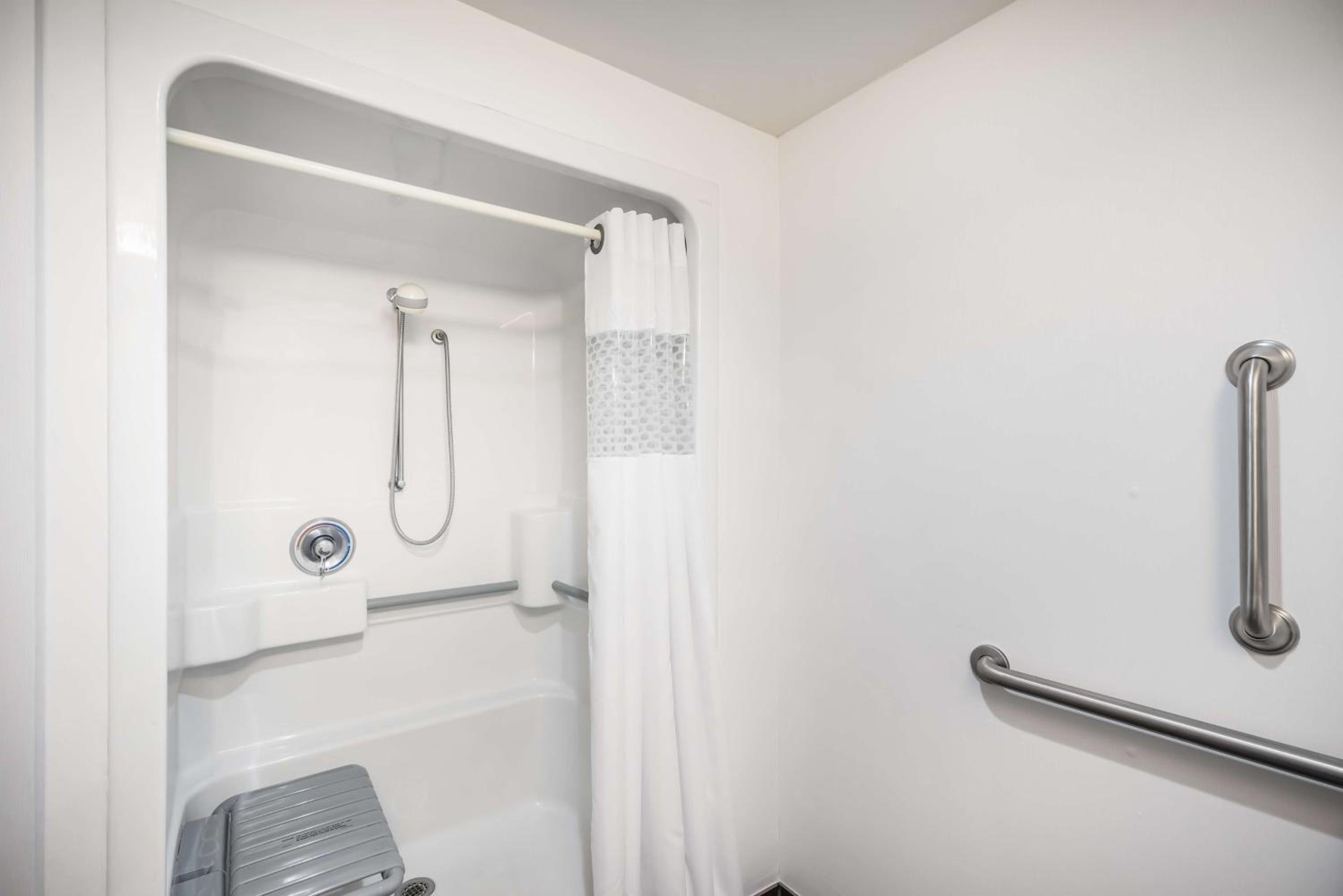 Dover Vacations - Hampton Inn Dover - Property Image 11
