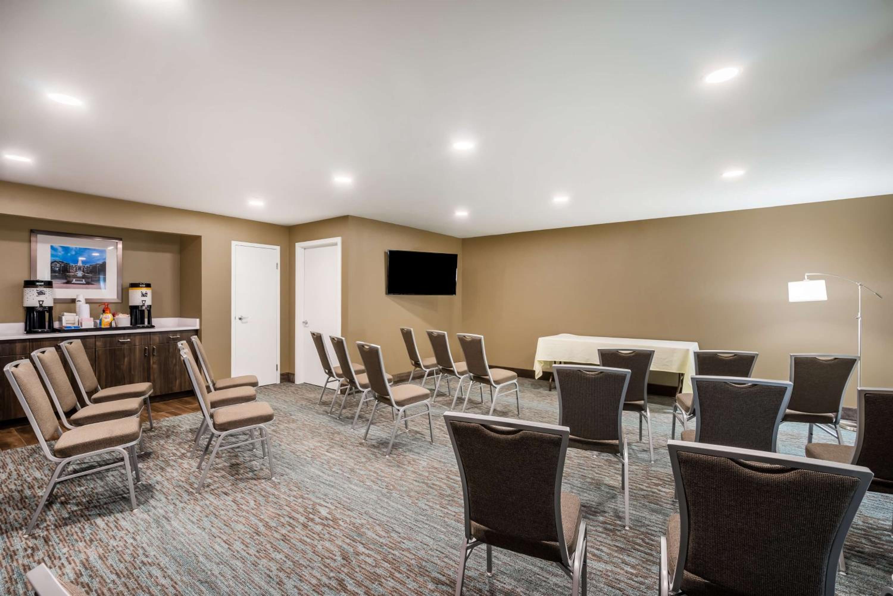 Dover Vacations - Hampton Inn Dover - Property Image 3