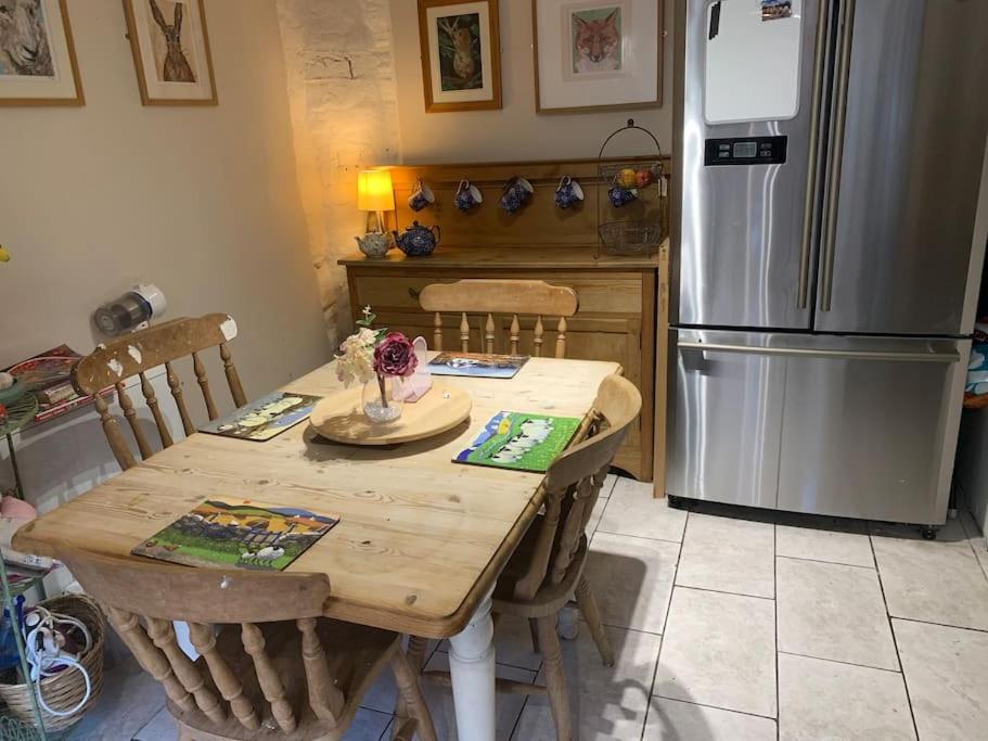 Cosy cottage close to shops and pubs view 5