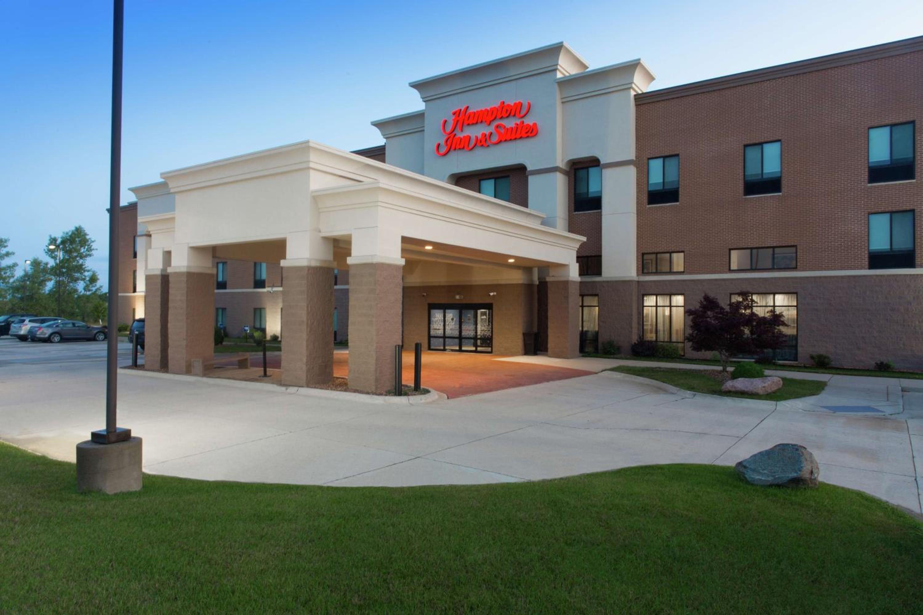 Hotel Hampton Inn & Suites Ankeny - Image 1