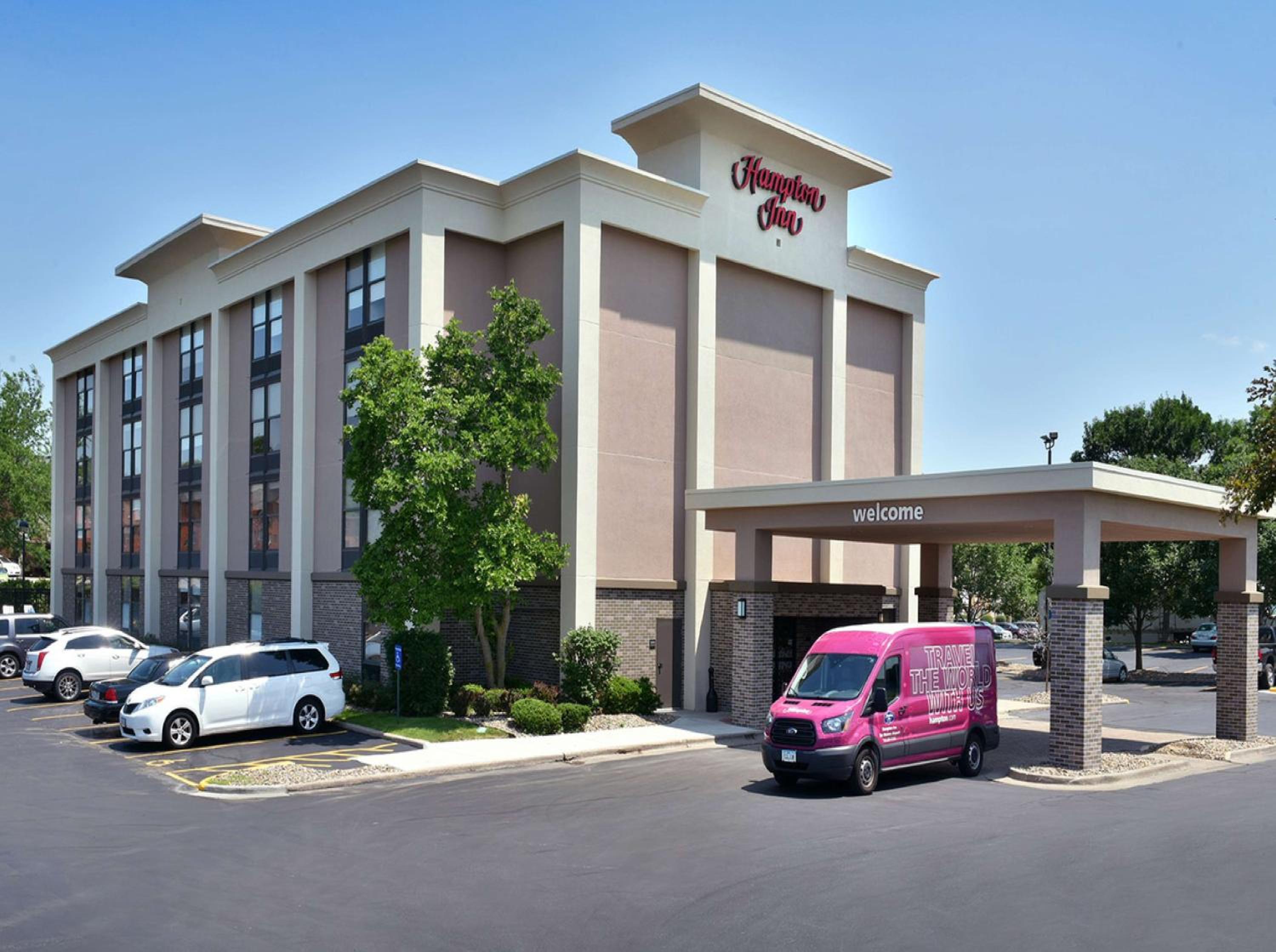 Des Moines Vacations - Hampton Inn Des Moines-Airport - Property Image 1