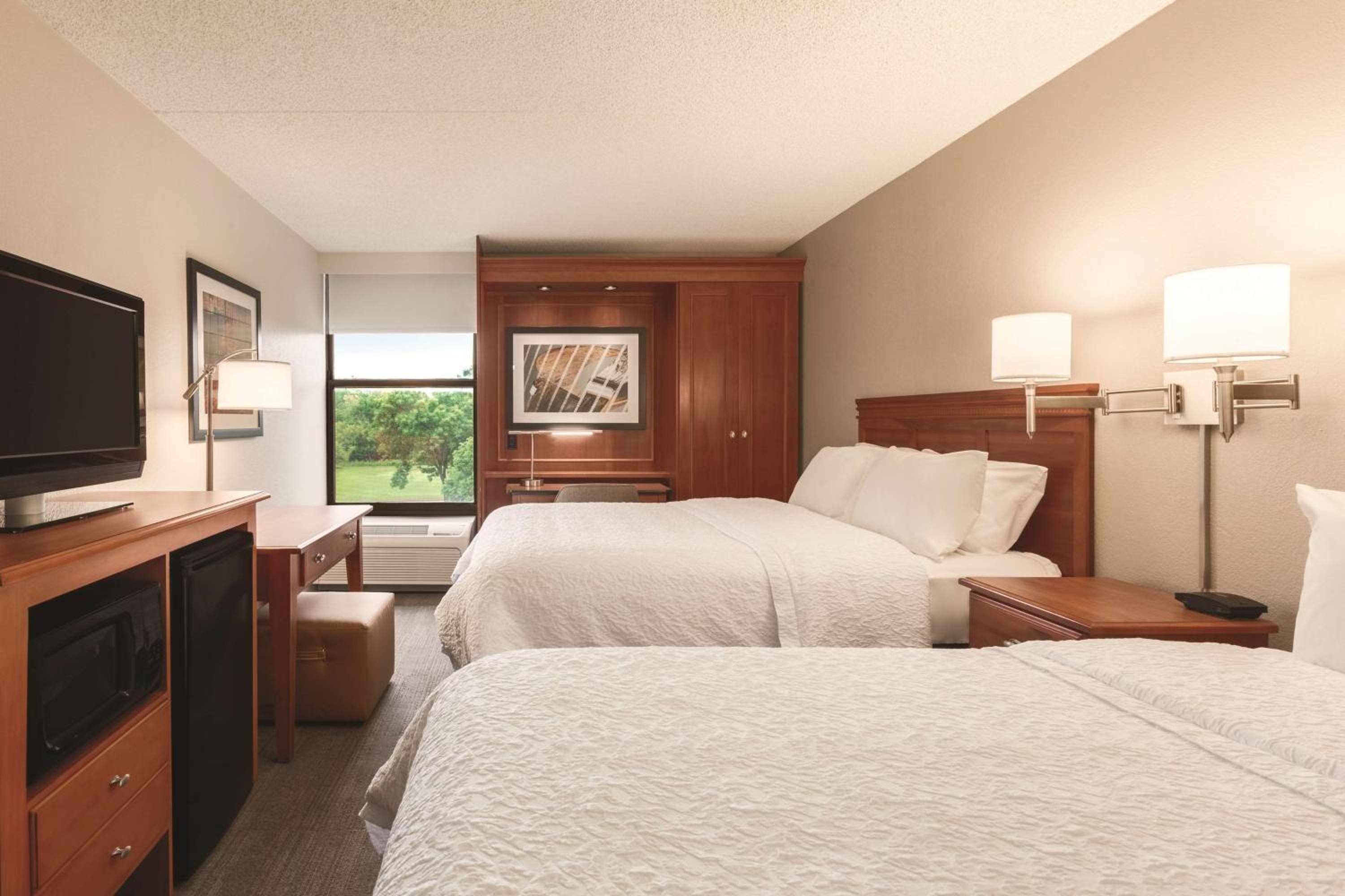 Des Moines Vacations - Hampton Inn Des Moines-Airport - Property Image 3