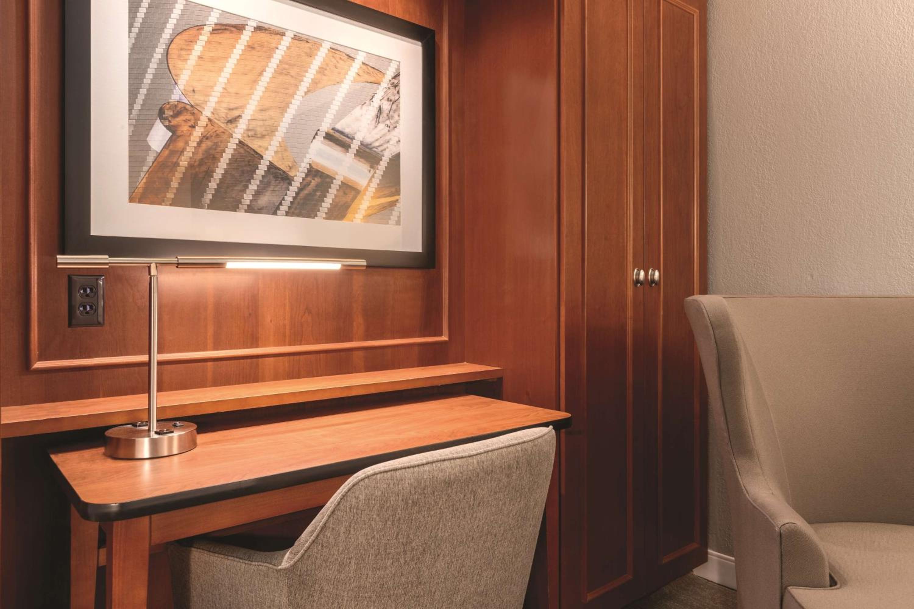 Des Moines Vacations - Hampton Inn Des Moines-Airport - Property Image 5