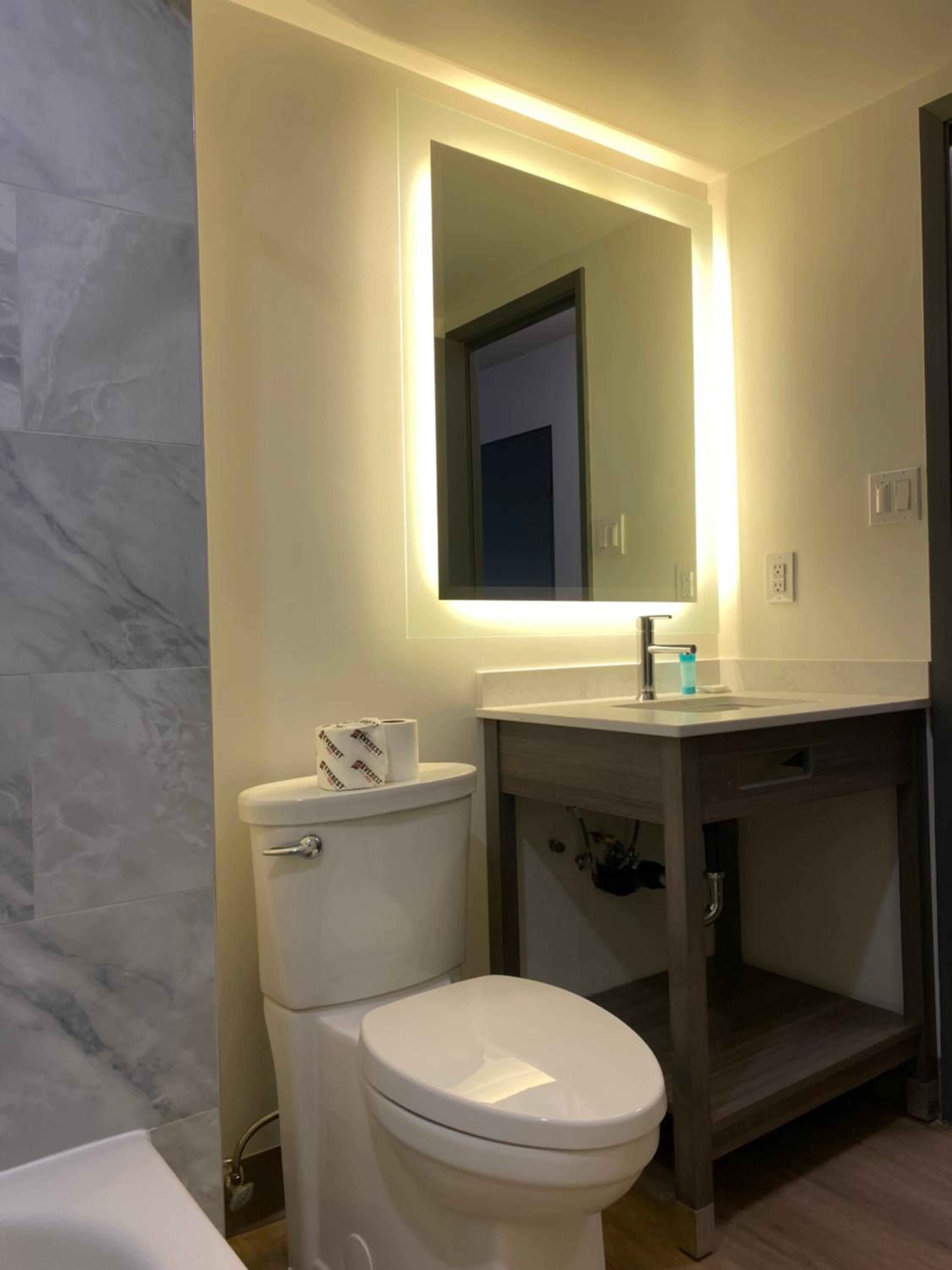Ramada by Wyndham Kingston view 3