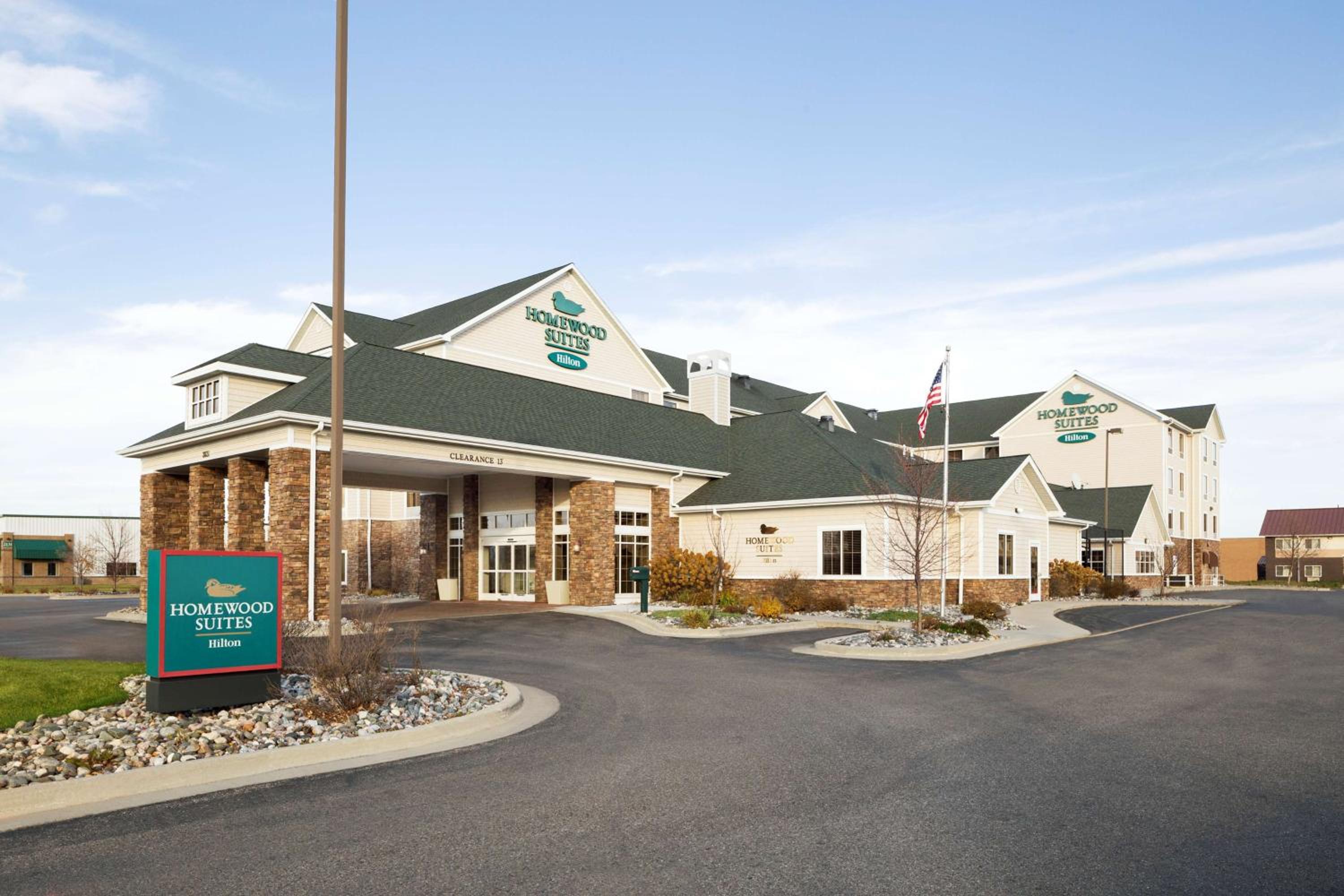 Hotel Homewood Suites by Hilton Fargo - Image 1