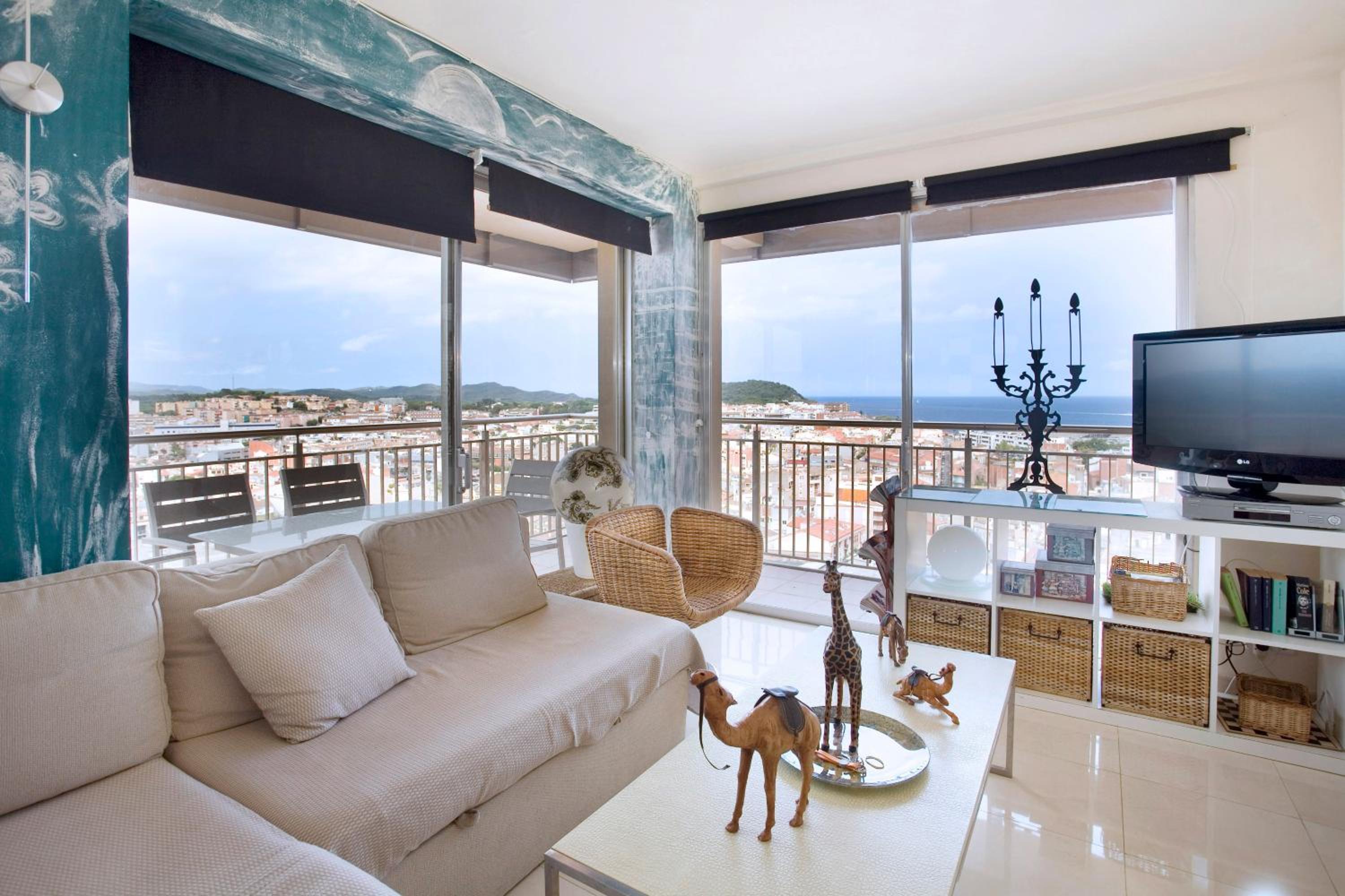 VISTAS desde PLANTA 16 en EDIFICIO en PRIMERA LÍNEA DE MAR. 2 Ascensores.