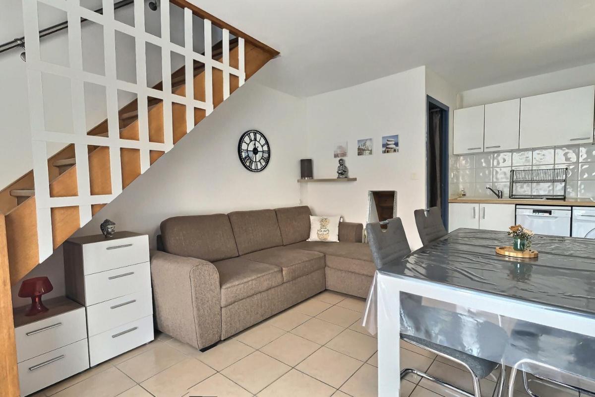 Agréable pavillon avec grande terrasse pour 6 personnes view 2
