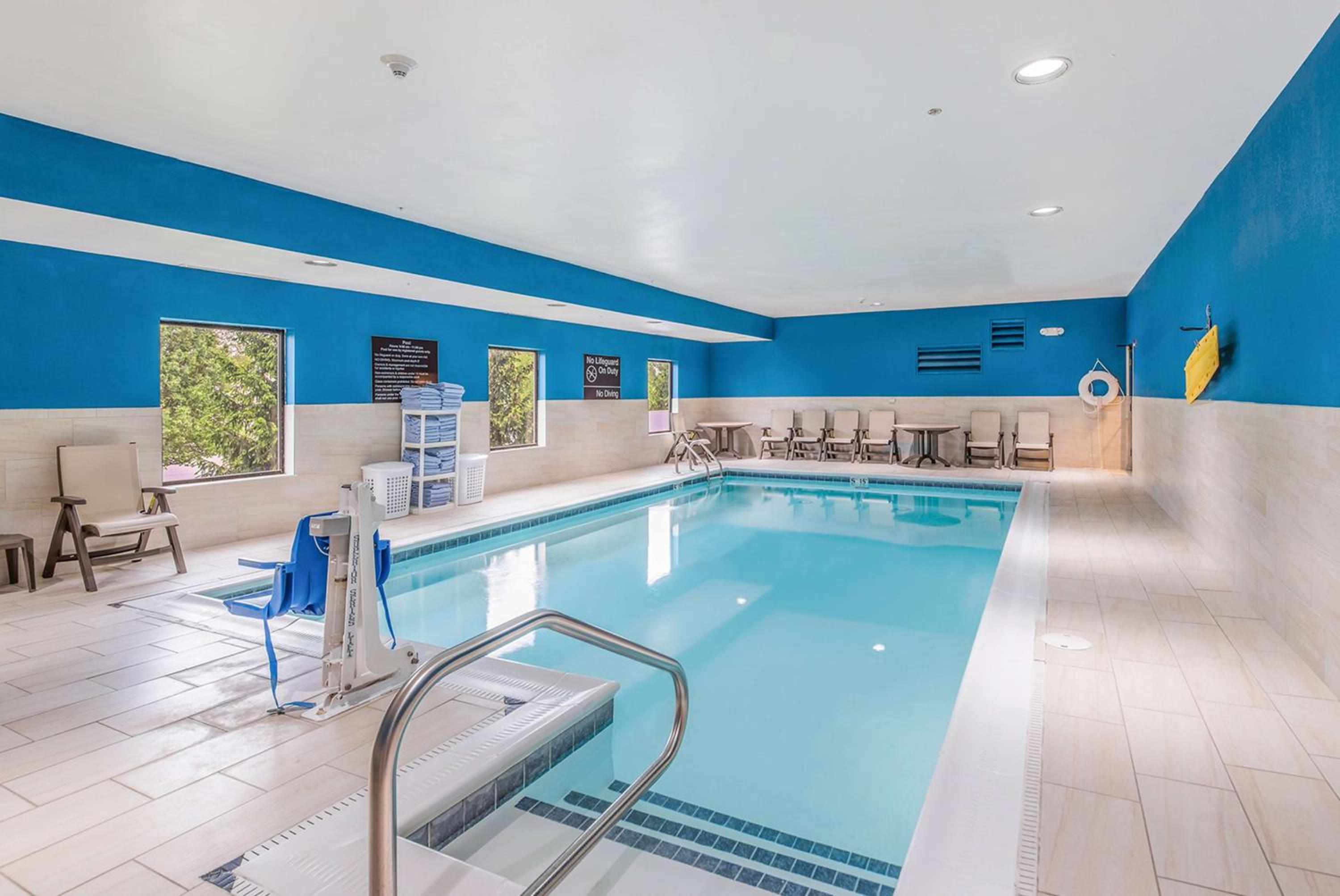 Hampton Inn Greenfield - Property Image 11