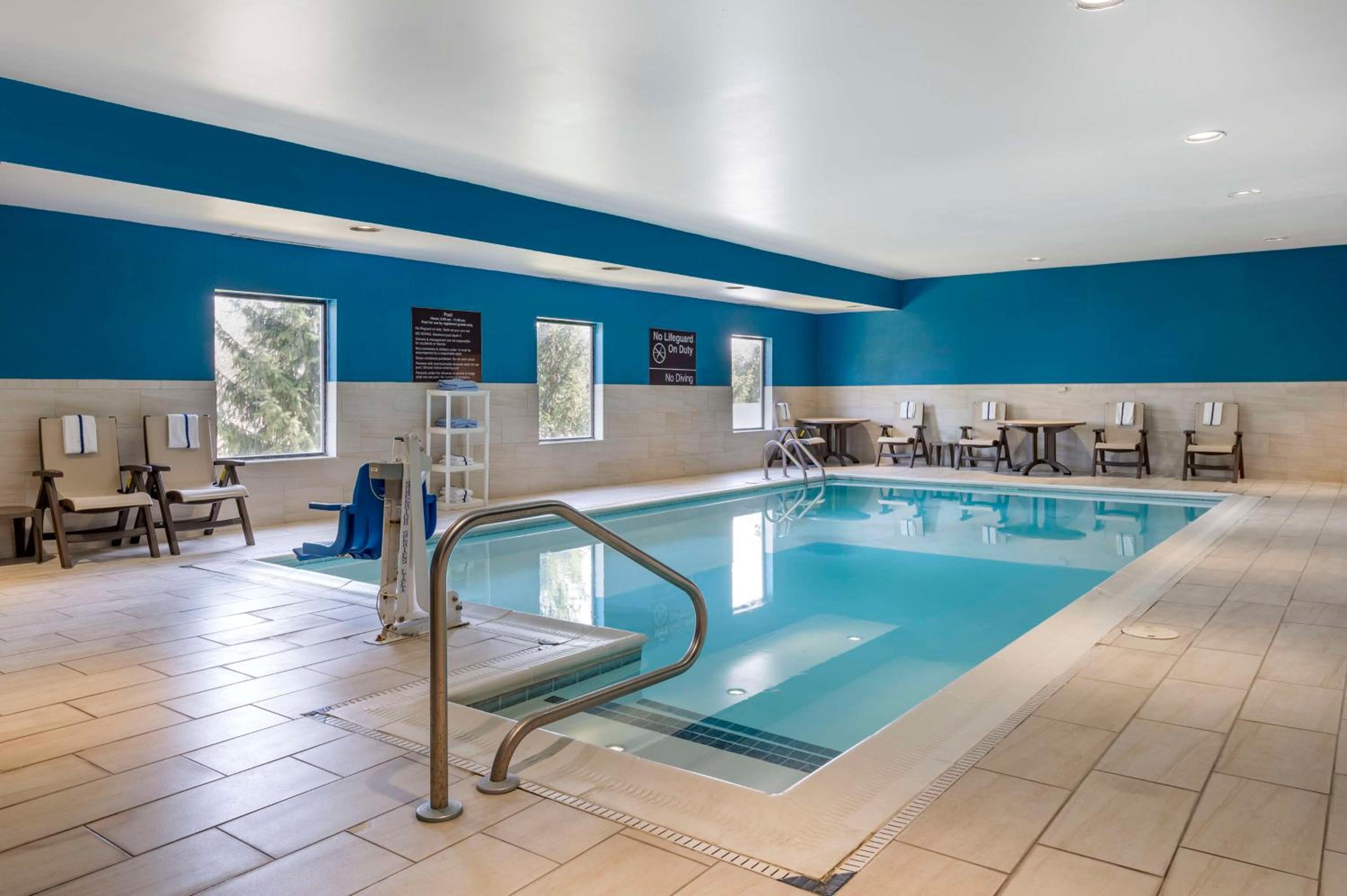 Hampton Inn Greenfield - Property Image 12