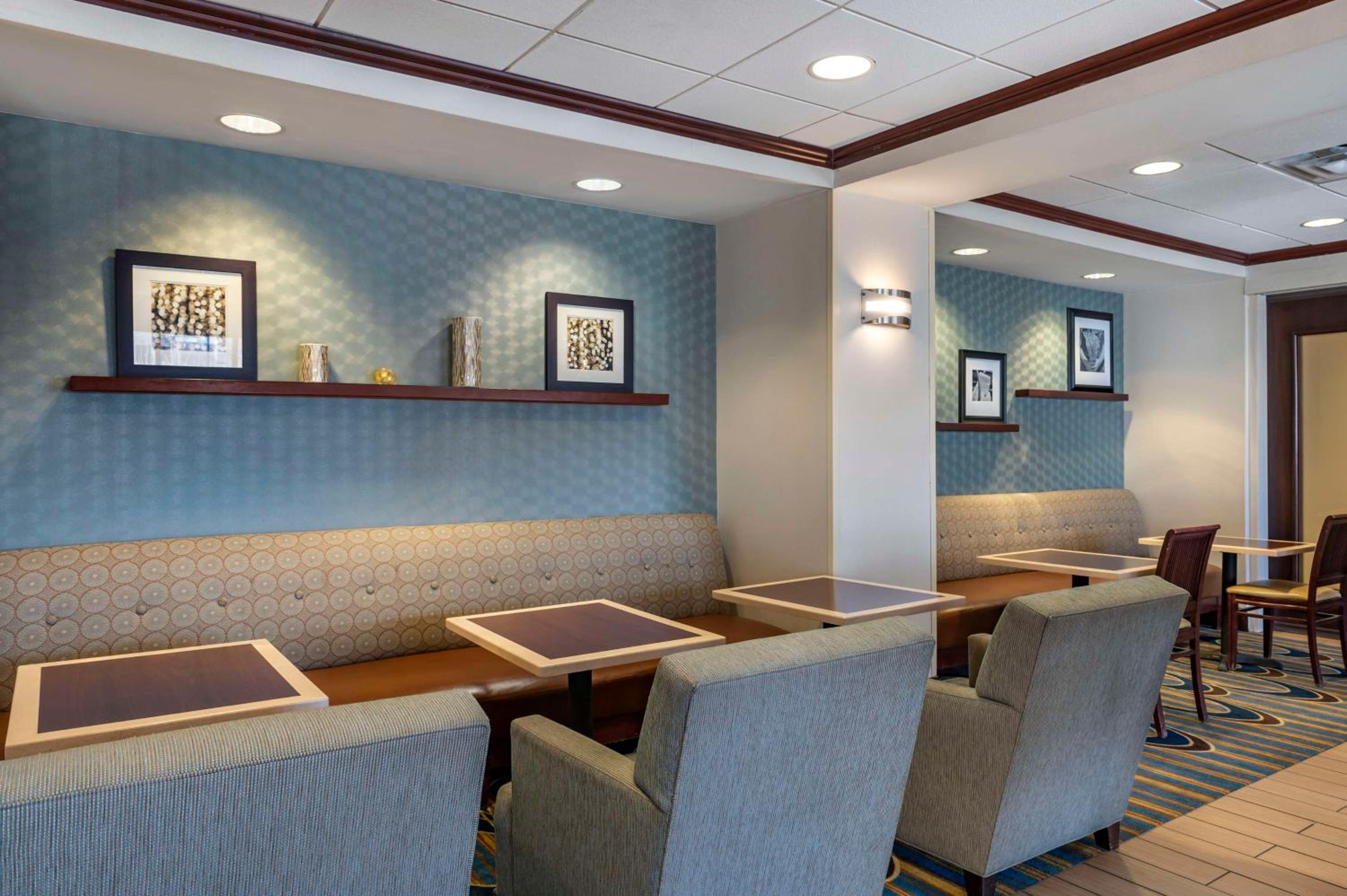 Hampton Inn Greenfield - Property Image 1