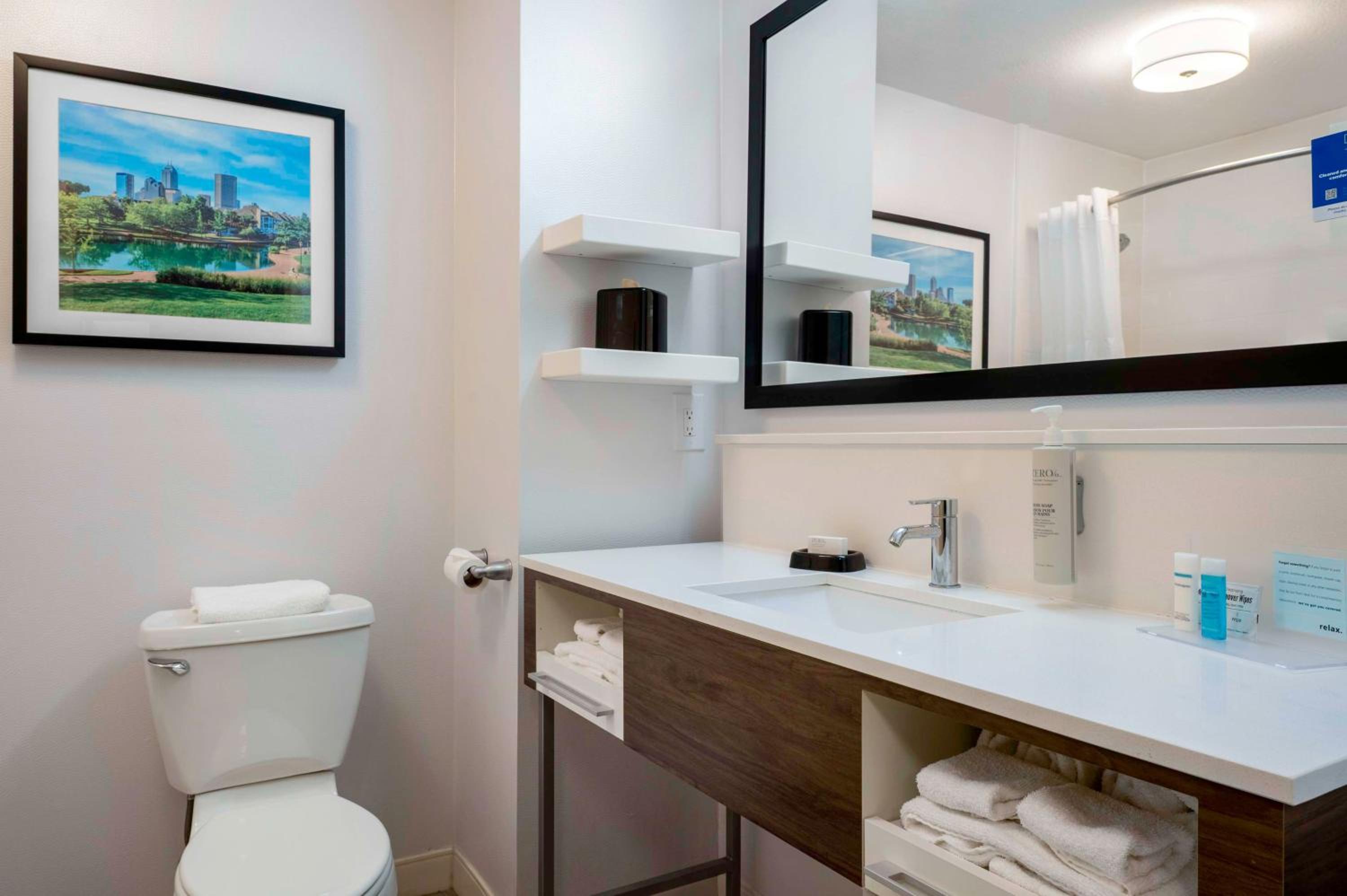 Hampton Inn Greenfield - Property Image 55