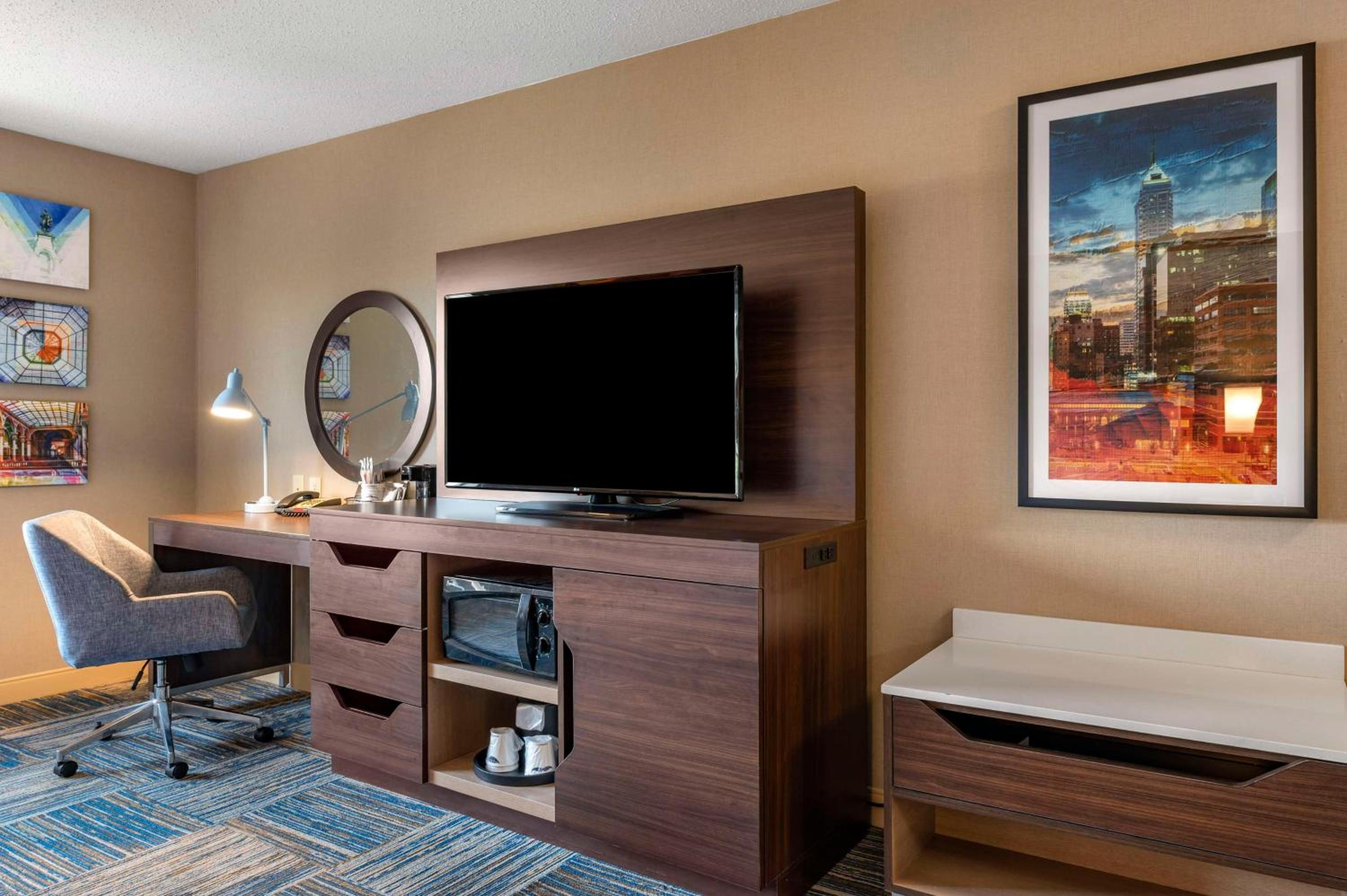 Hampton Inn Greenfield - Property Image 3