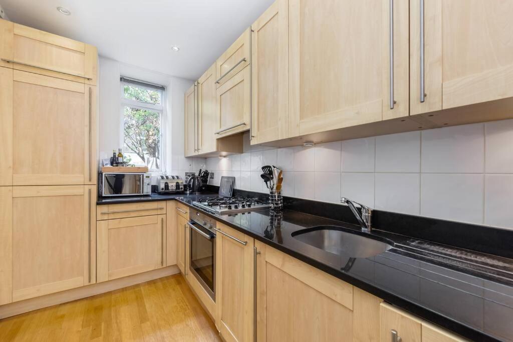 Lexham Gardens 2 Double Bed Garden Flat