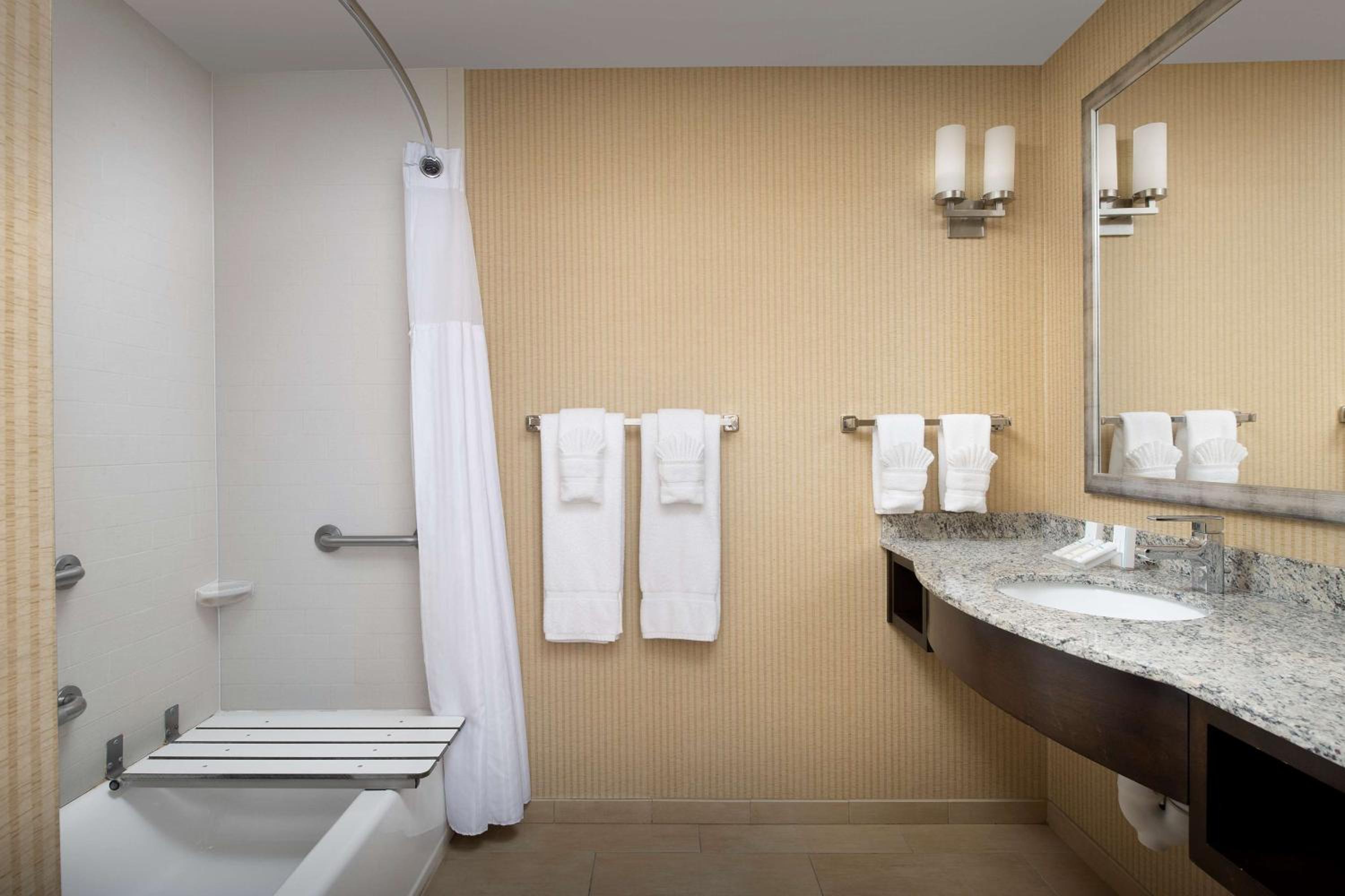 Gallup Vacations - Hilton Garden Inn Gallup - Property Image 2