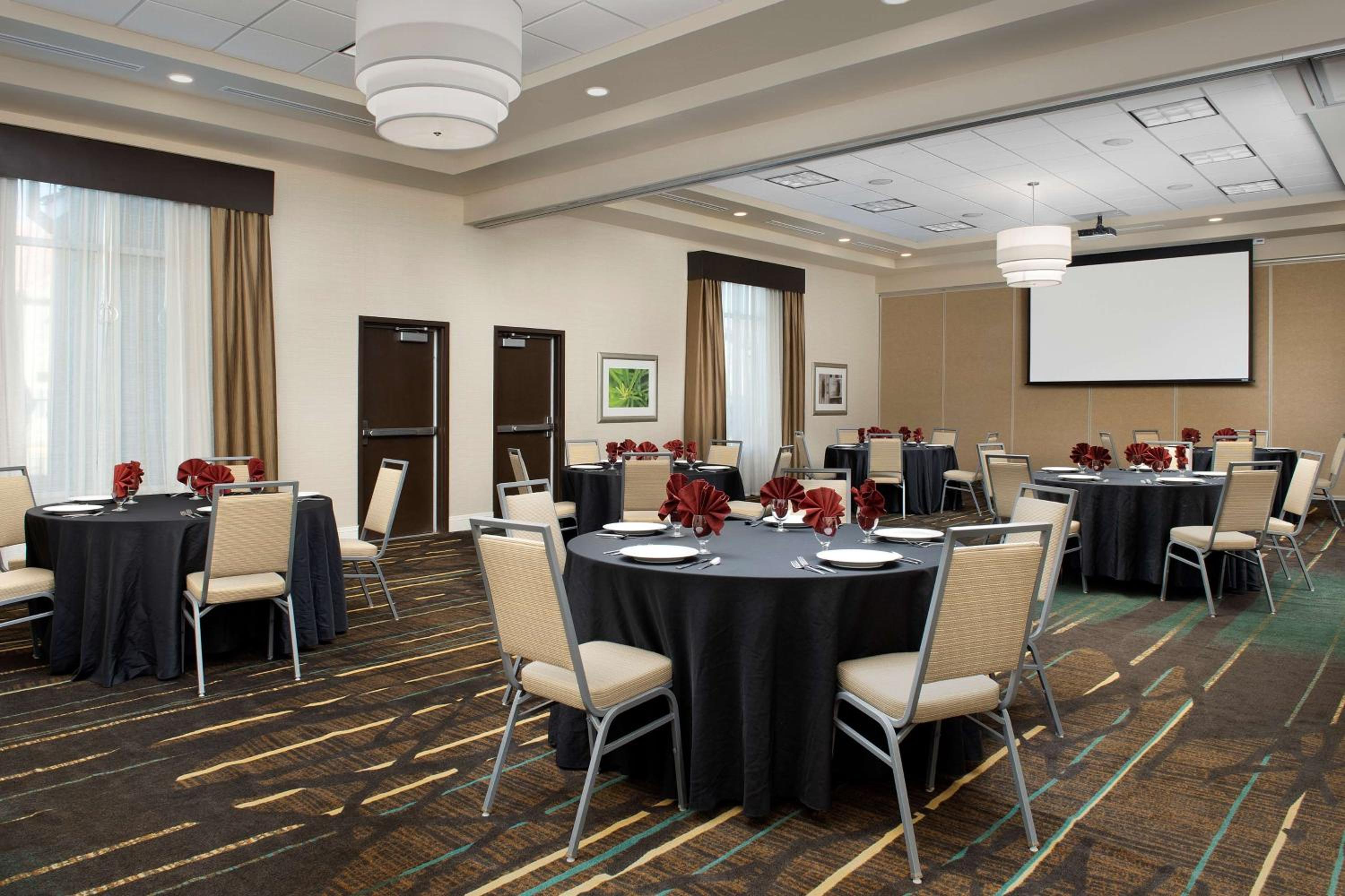 Gallup Vacations - Hilton Garden Inn Gallup - Property Image 12