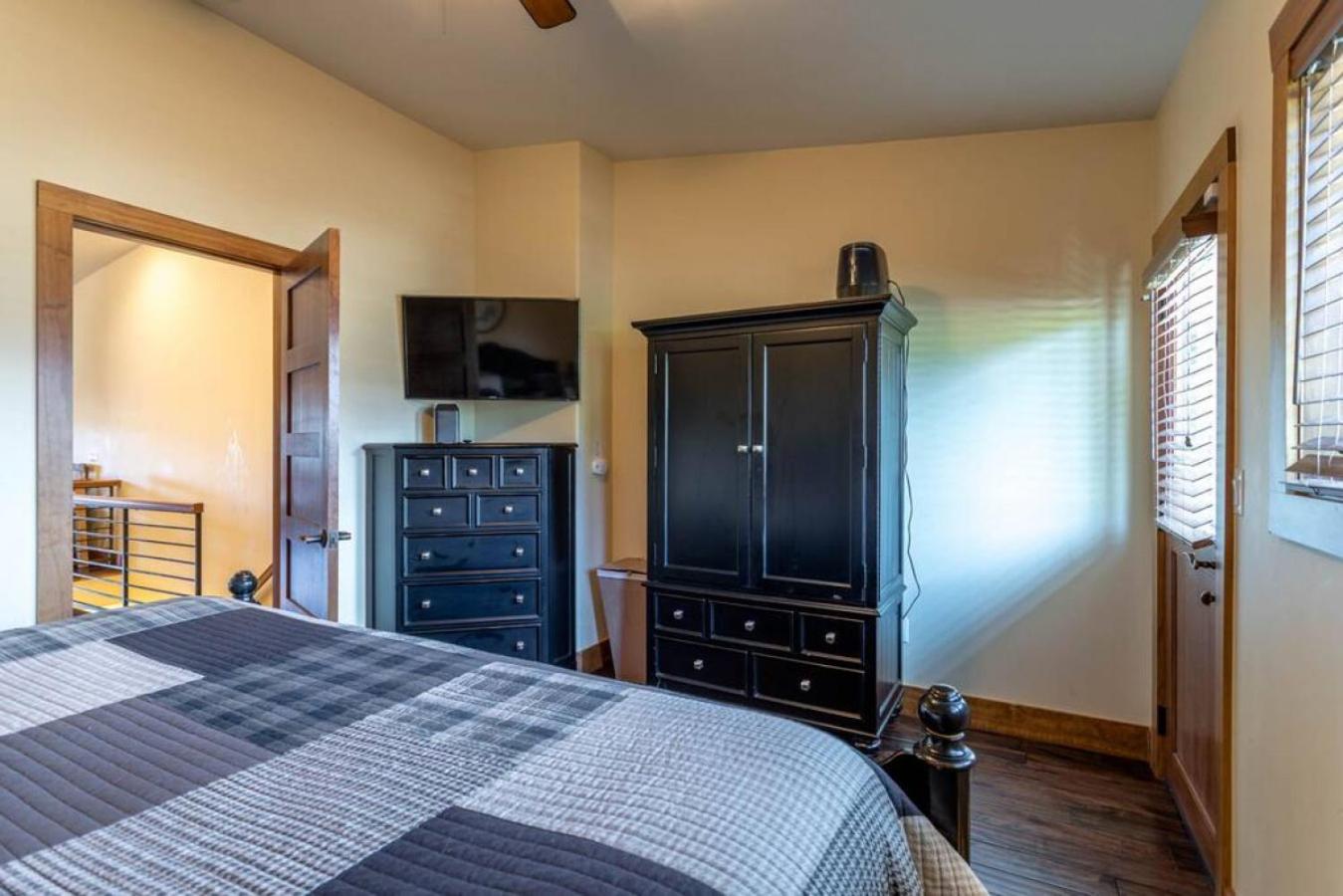 Lovely 3 BR Grand Lake Condo - Pet Friendly view 4