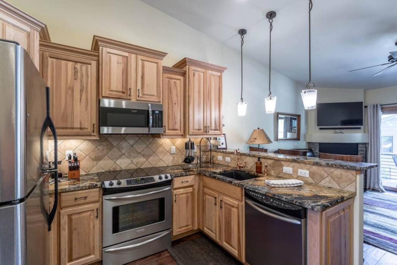 Lovely 3 BR Grand Lake Condo - Pet Friendly view 5