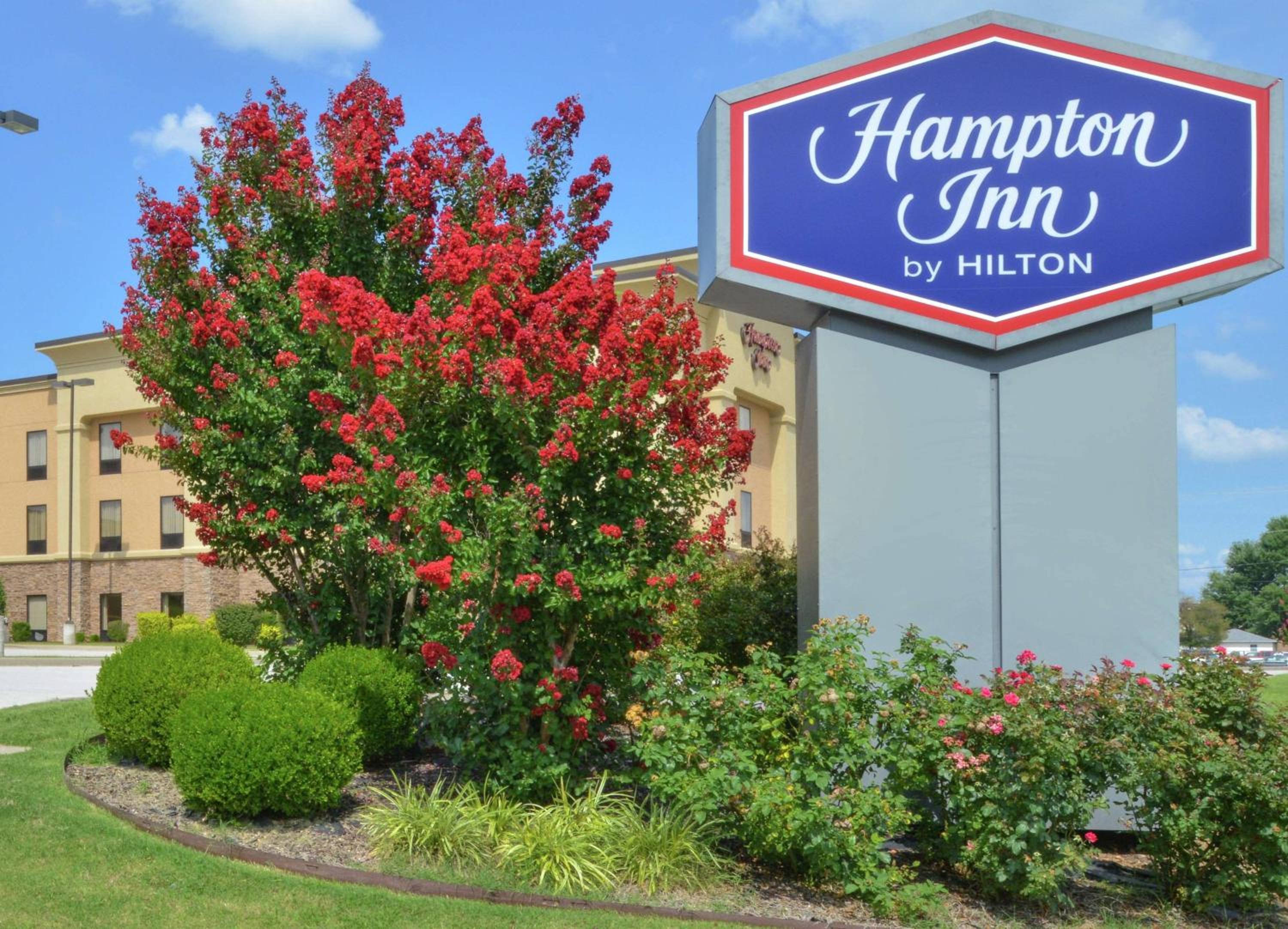 Harrison Vacations - Hampton Inn Harrison - Property Image 3