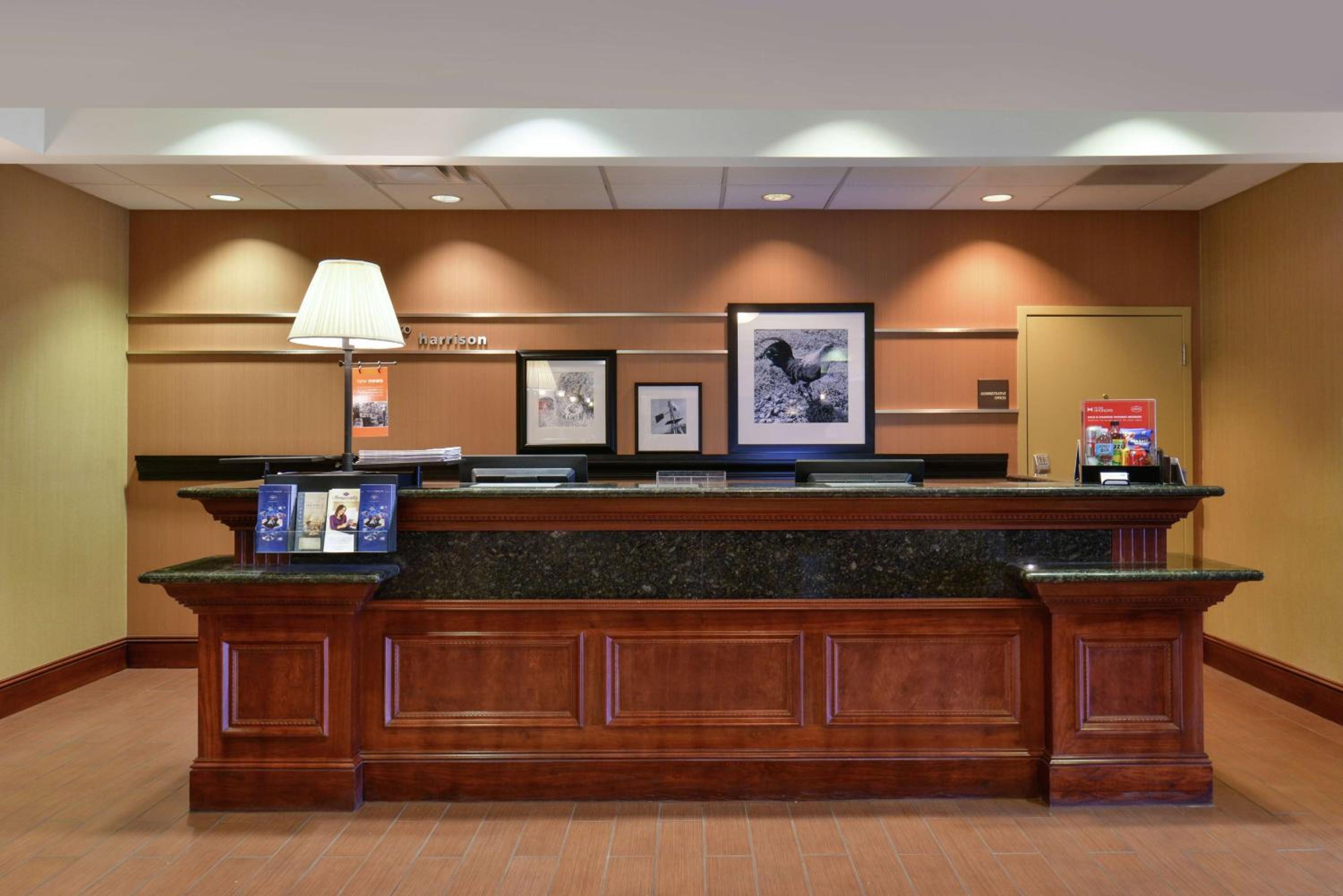 Harrison Vacations - Hampton Inn Harrison - Property Image 4
