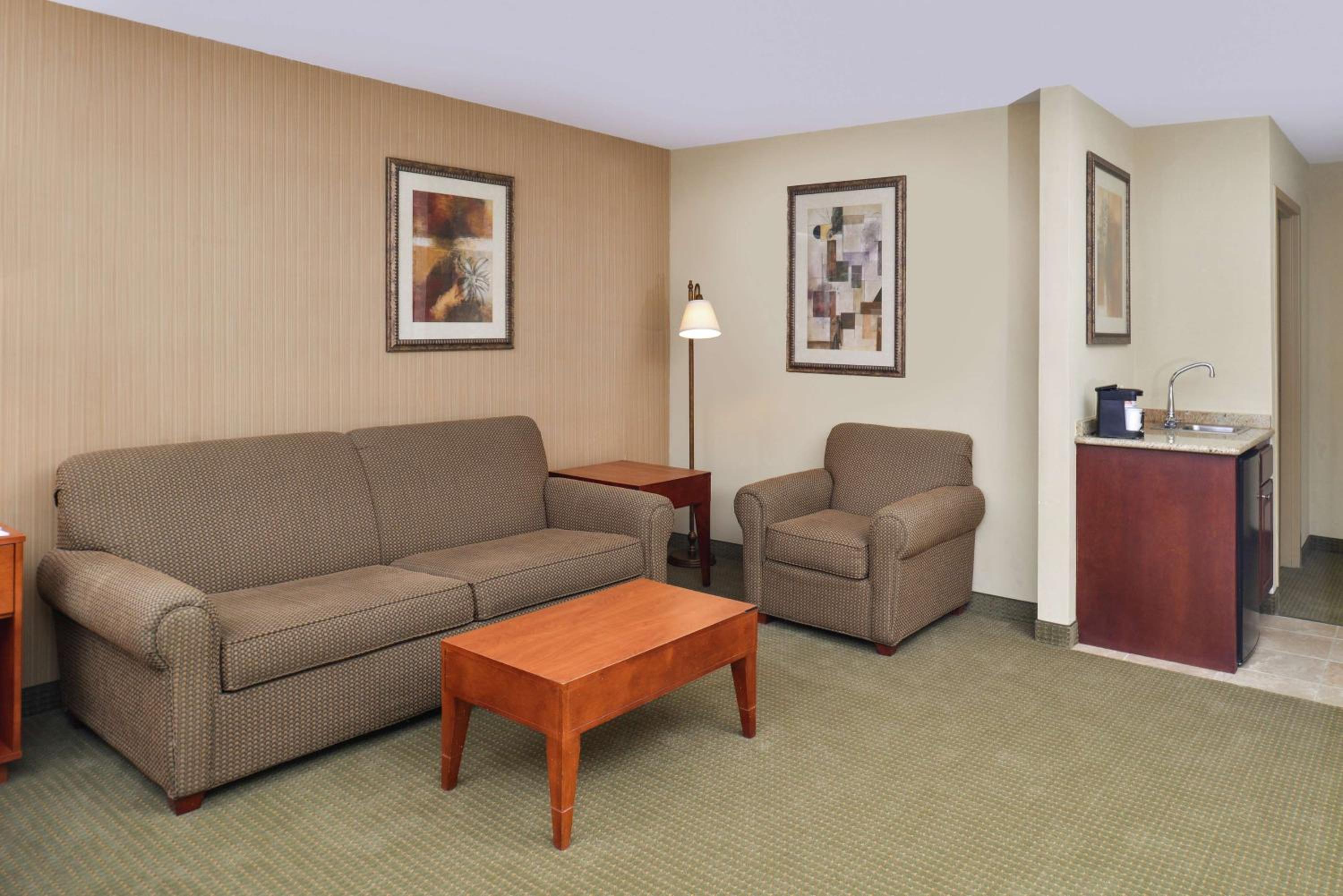 Harrison Vacations - Hampton Inn Harrison - Property Image 11