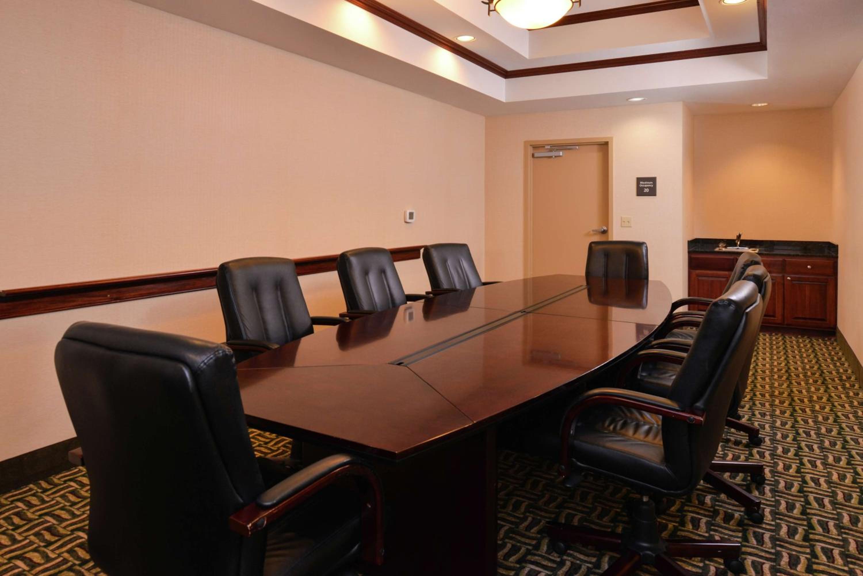 Harrison Vacations - Hampton Inn Harrison - Property Image 4