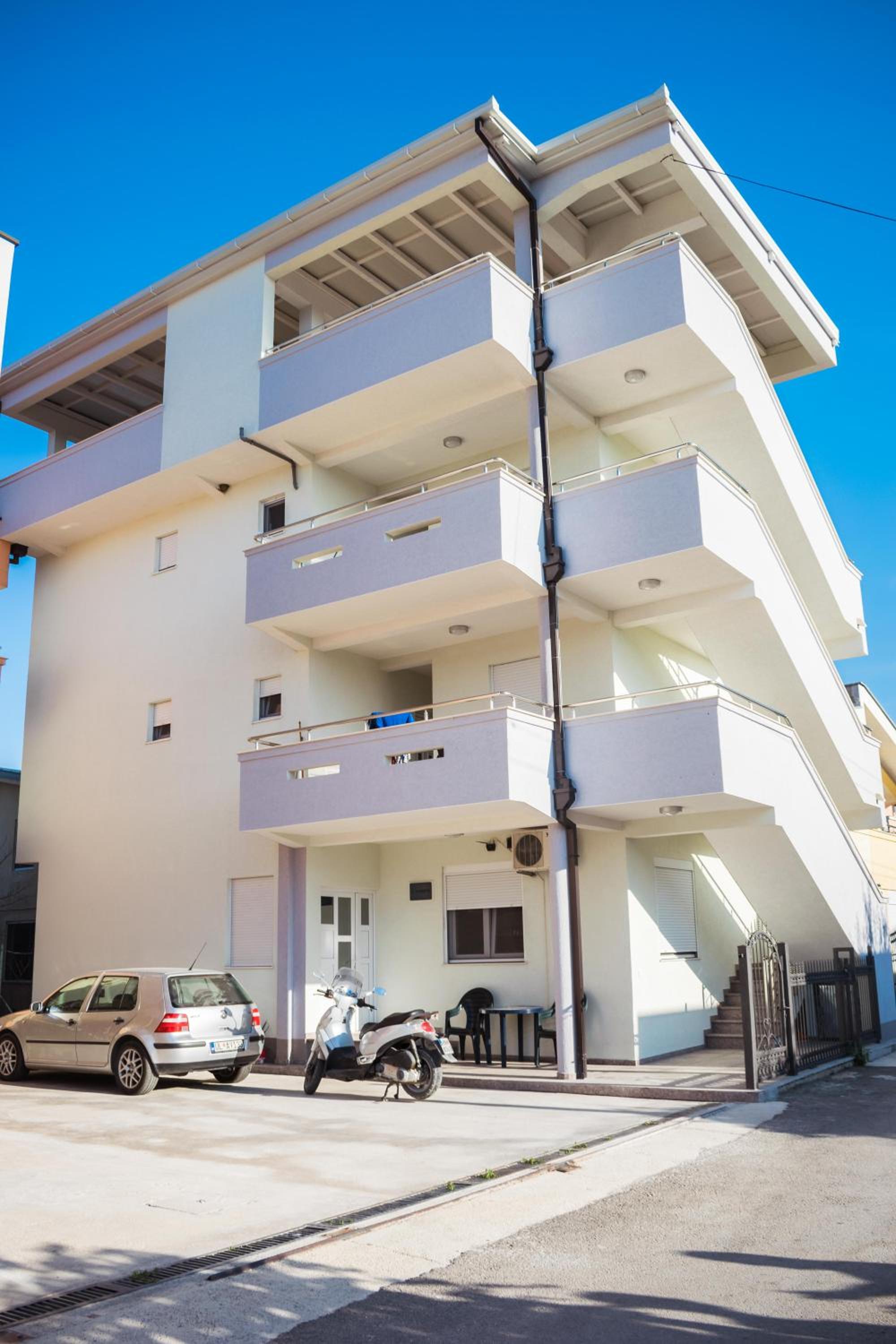 Apartments Leyla