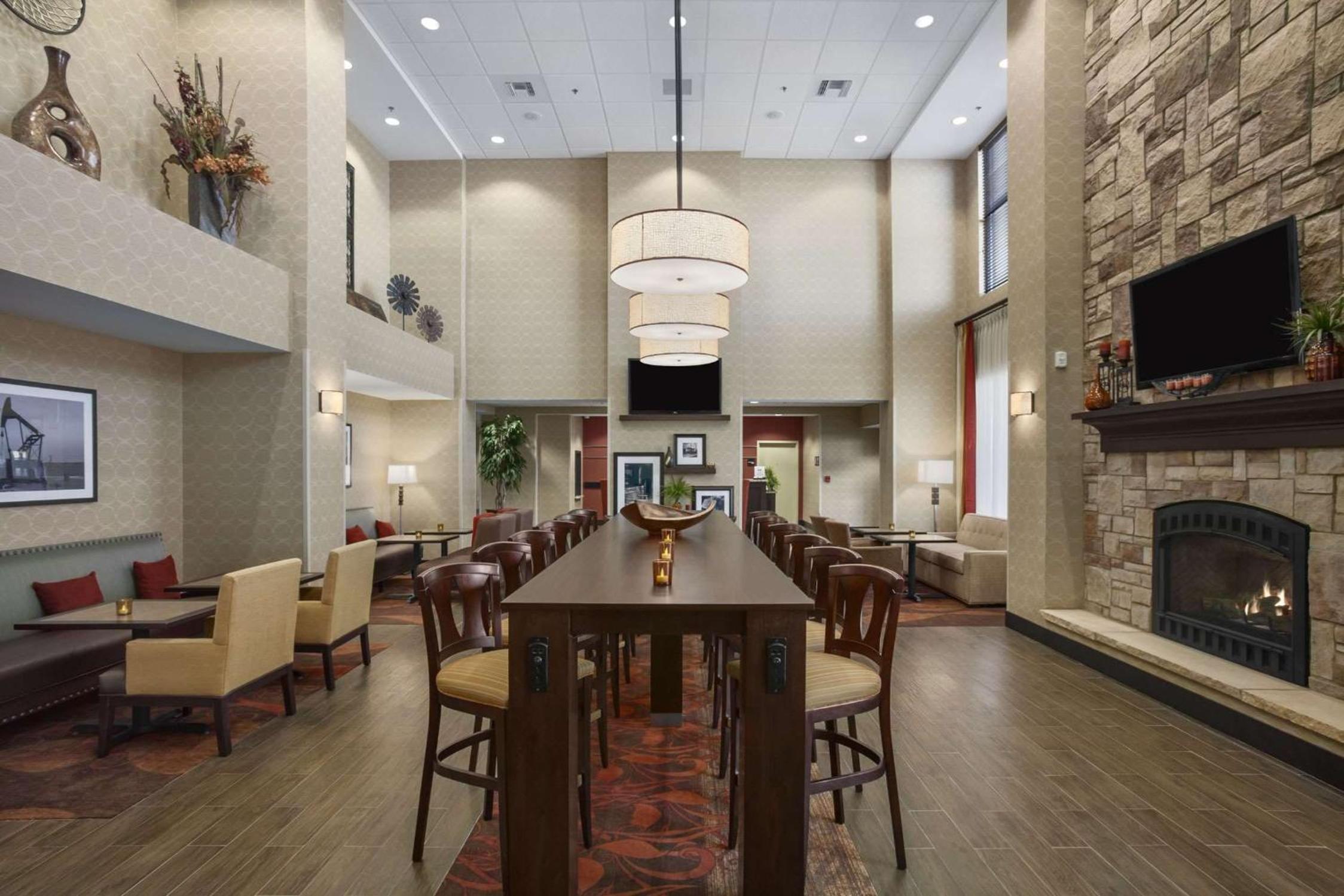 Hampton Inn & Suites Williston