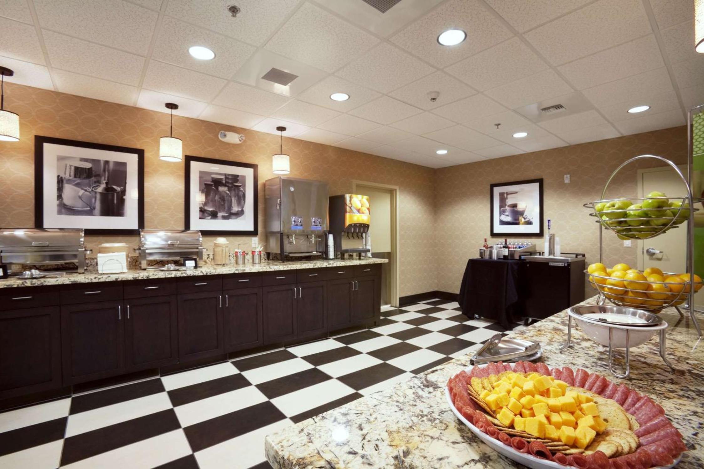 Hampton Inn & Suites Williston