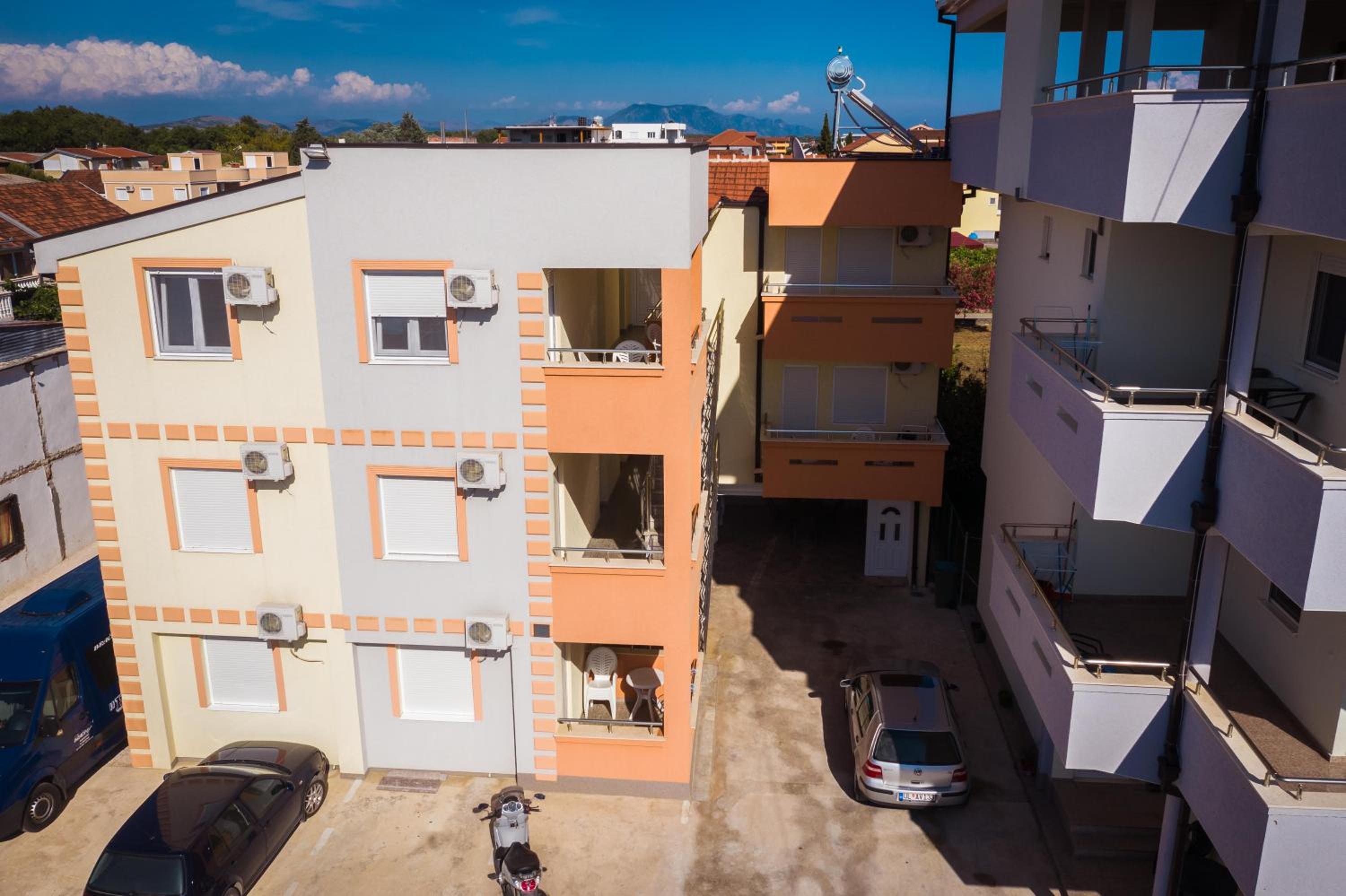 Apartments Leyla