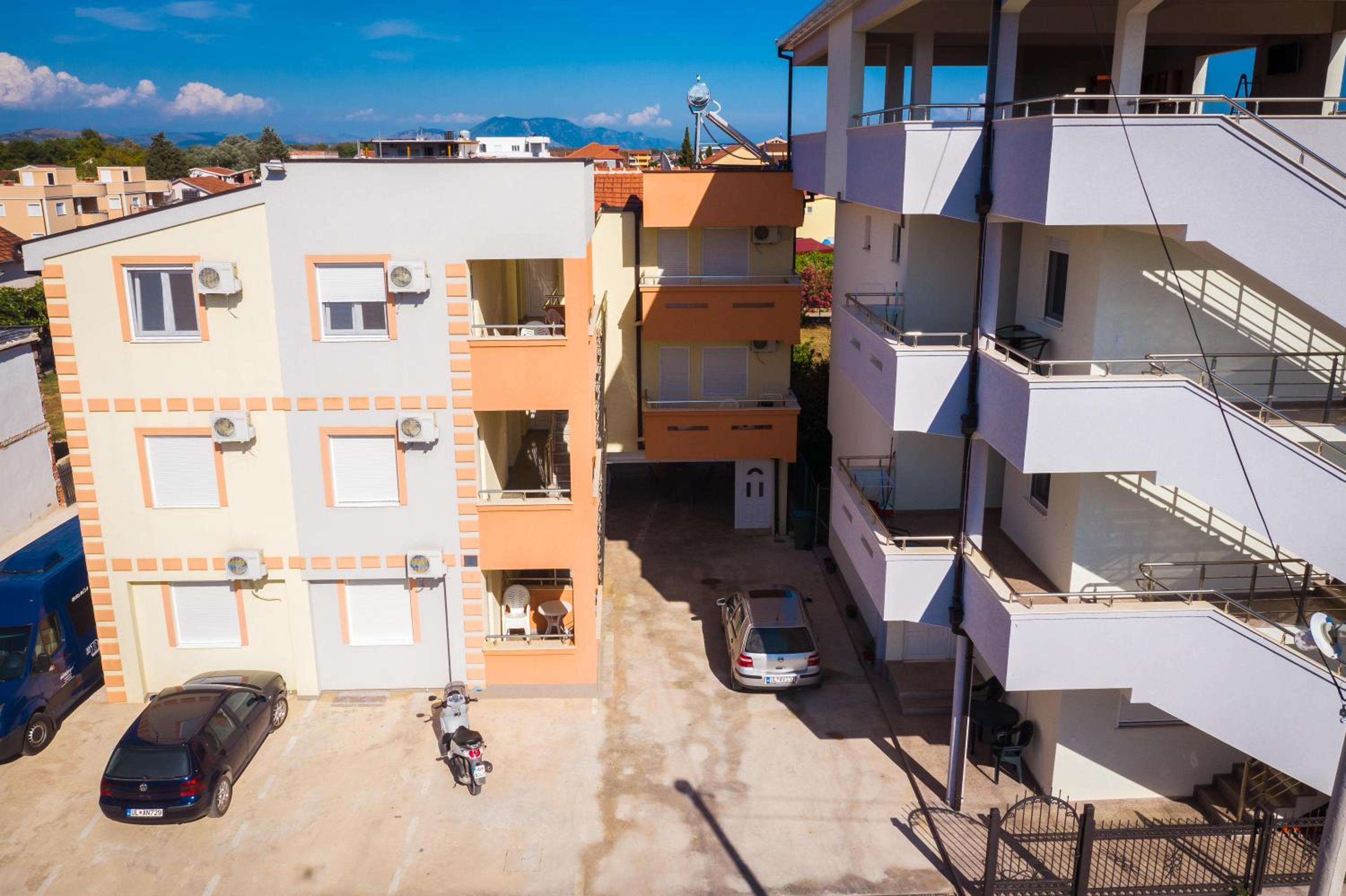 Apartments Leyla