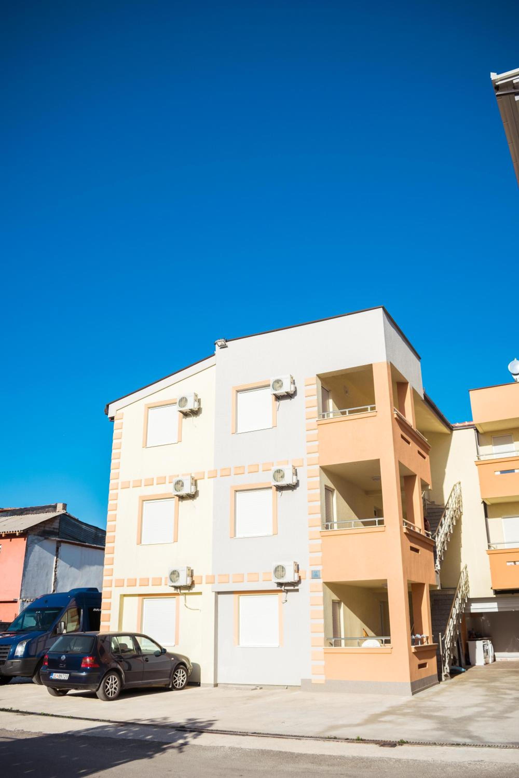 Apartments Leyla