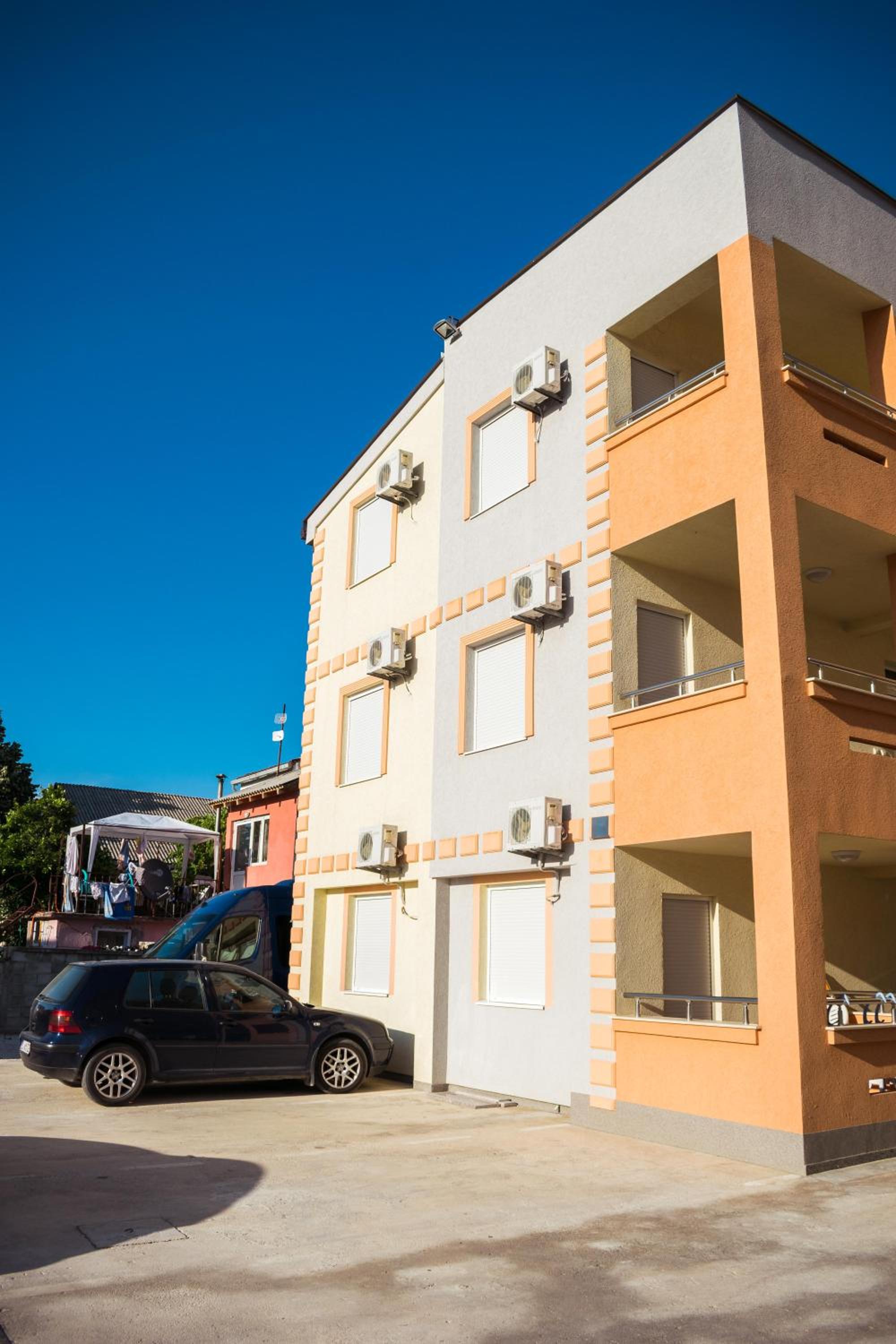 Apartments Leyla