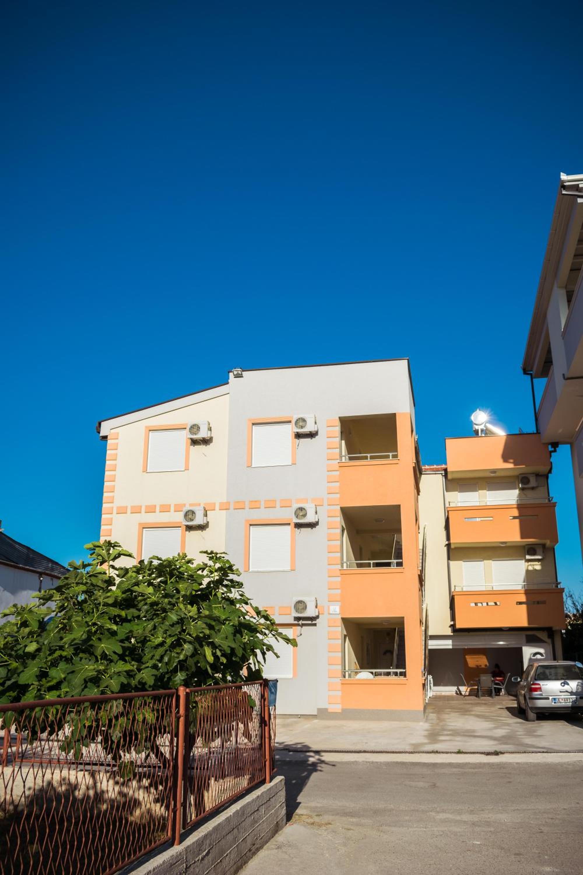 Apartments Leyla