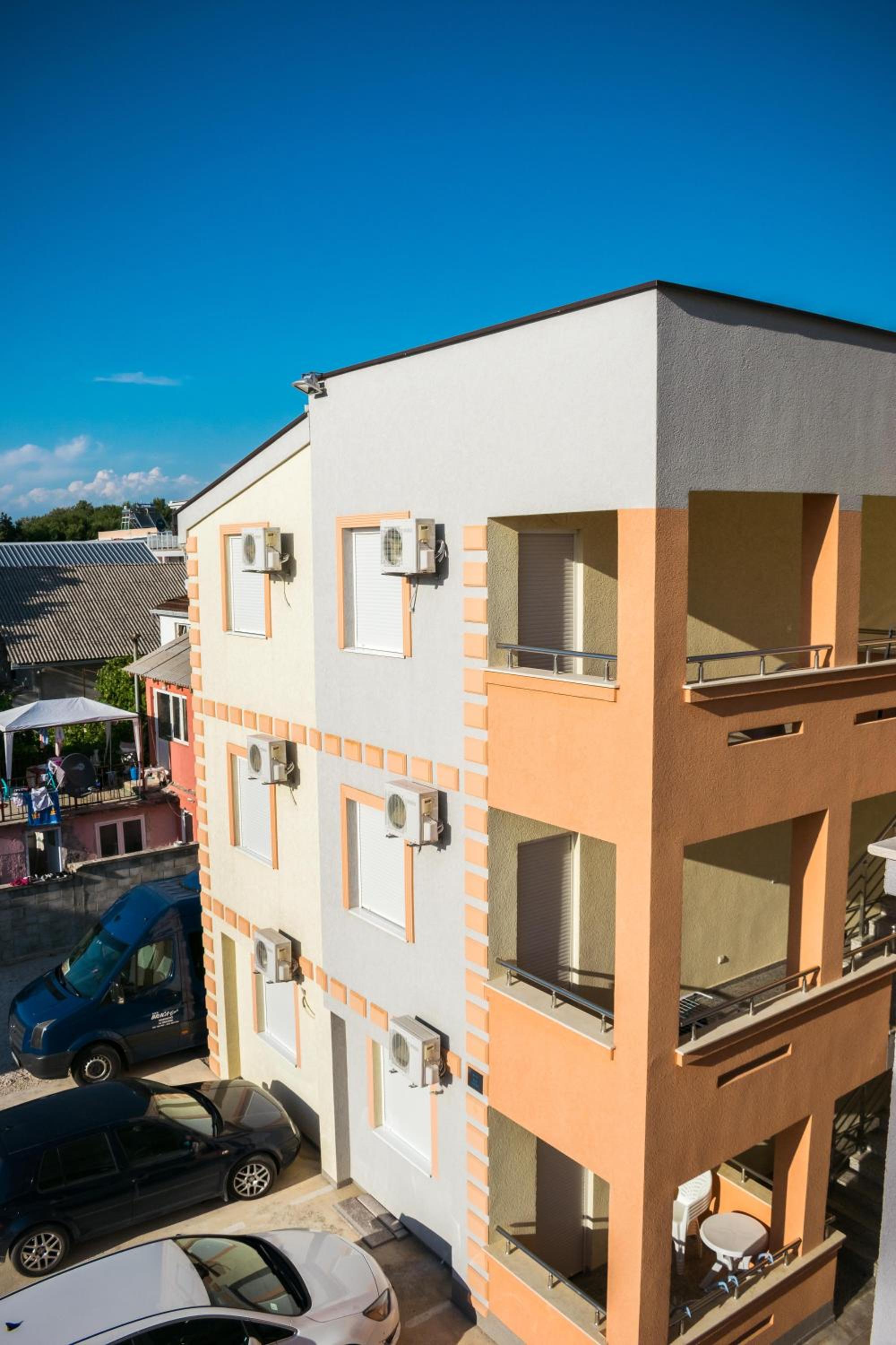 Apartments Leyla