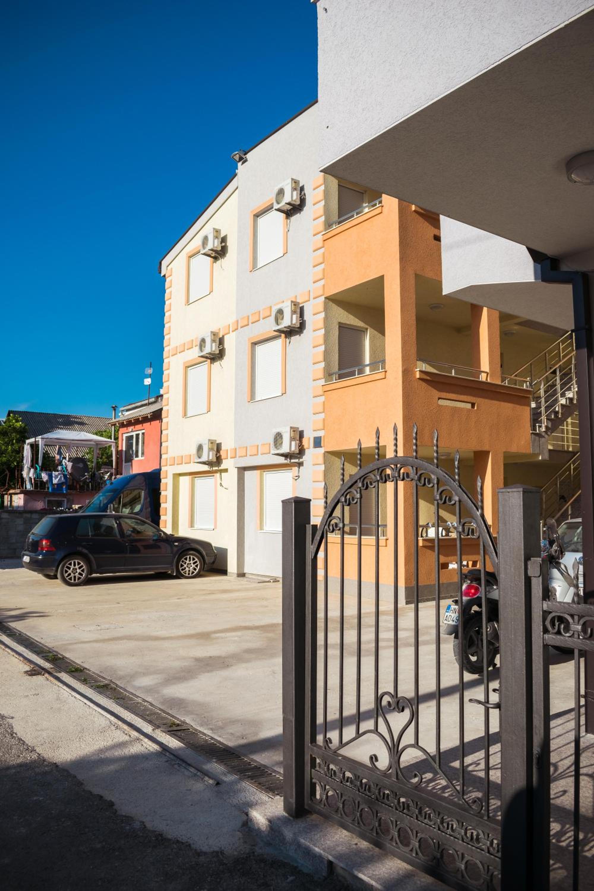 Apartments Leyla