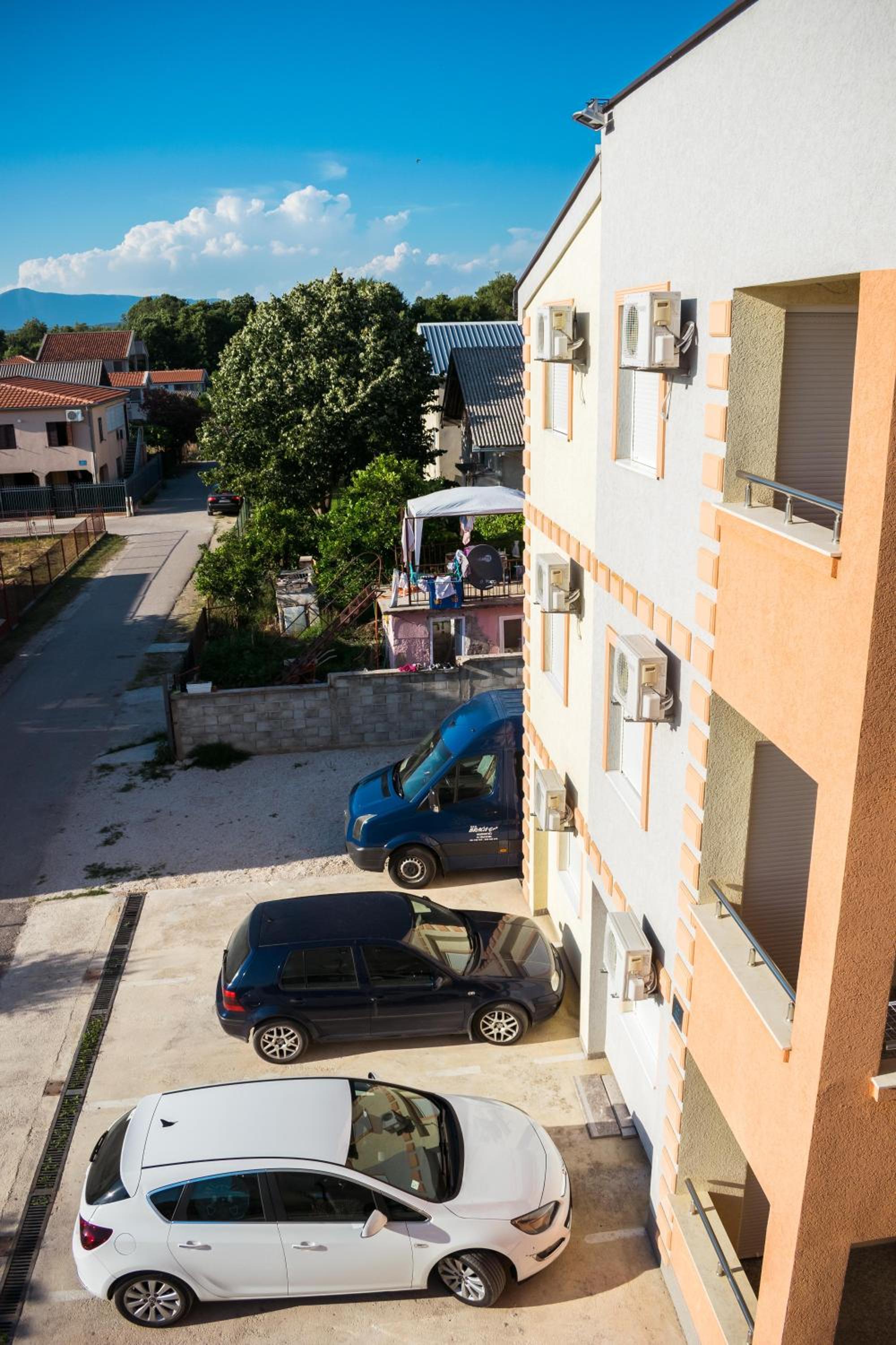 Apartments Leyla