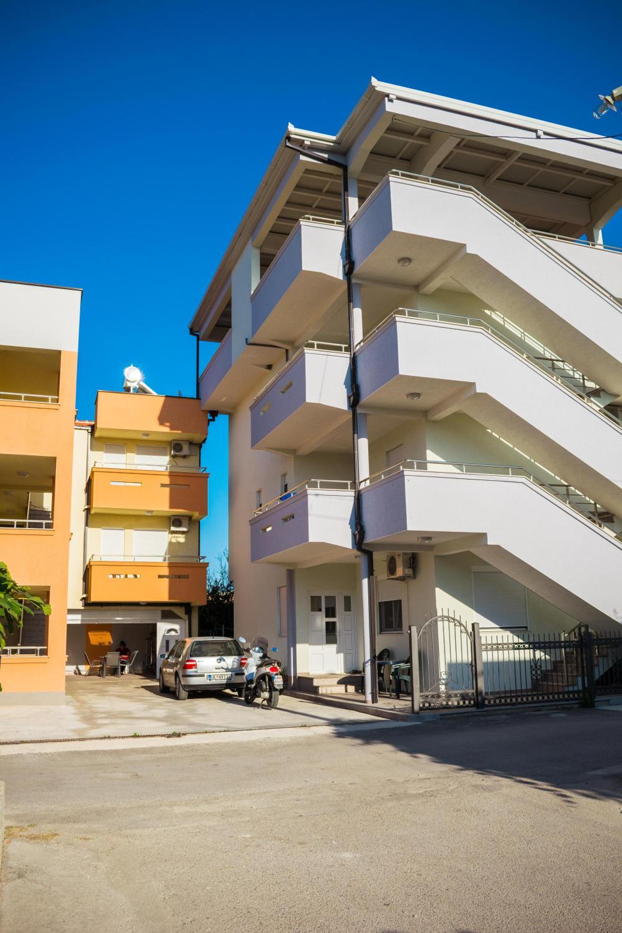 Apartments Leyla