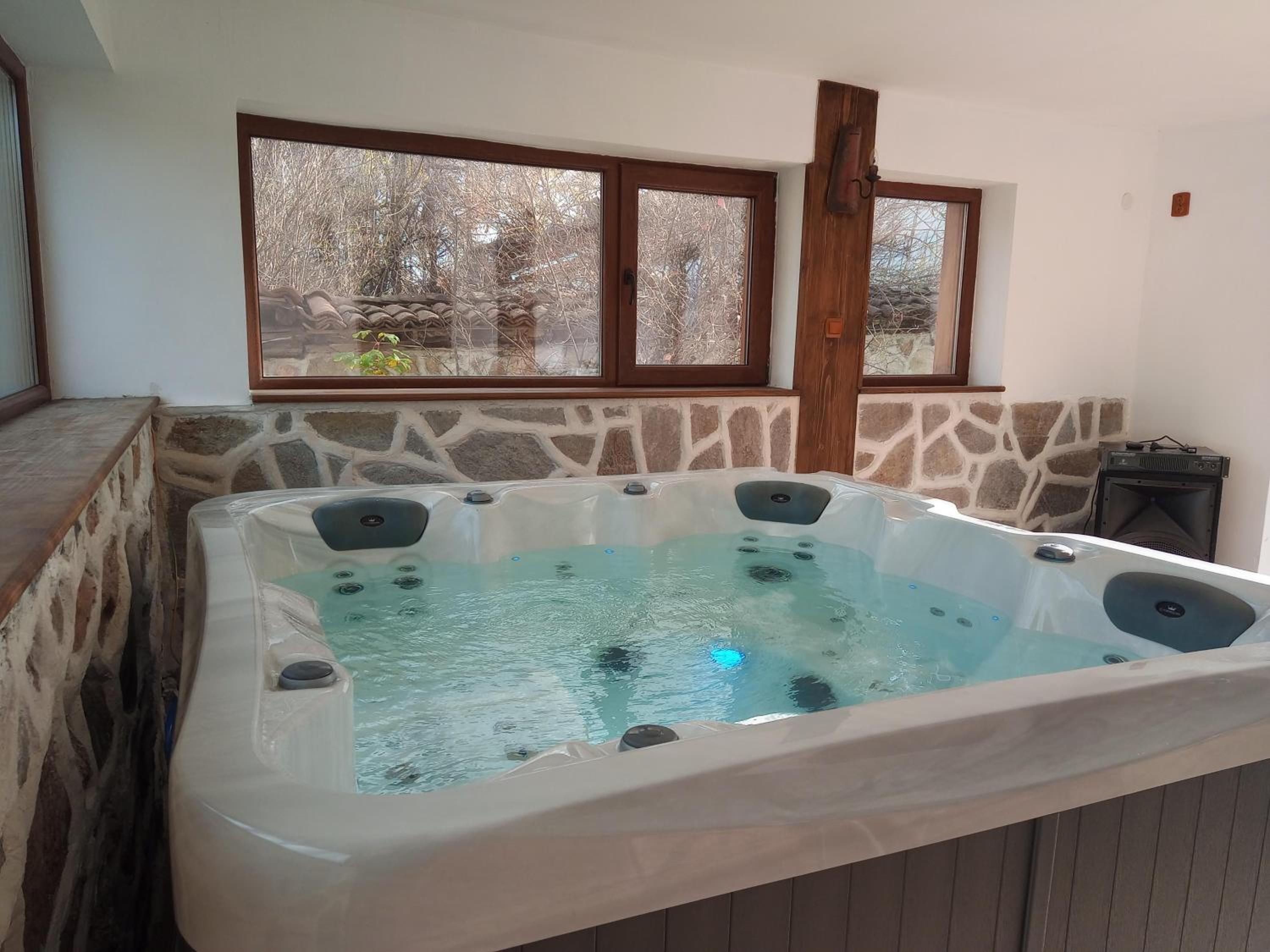 Villa Lyutovi Holiday Home