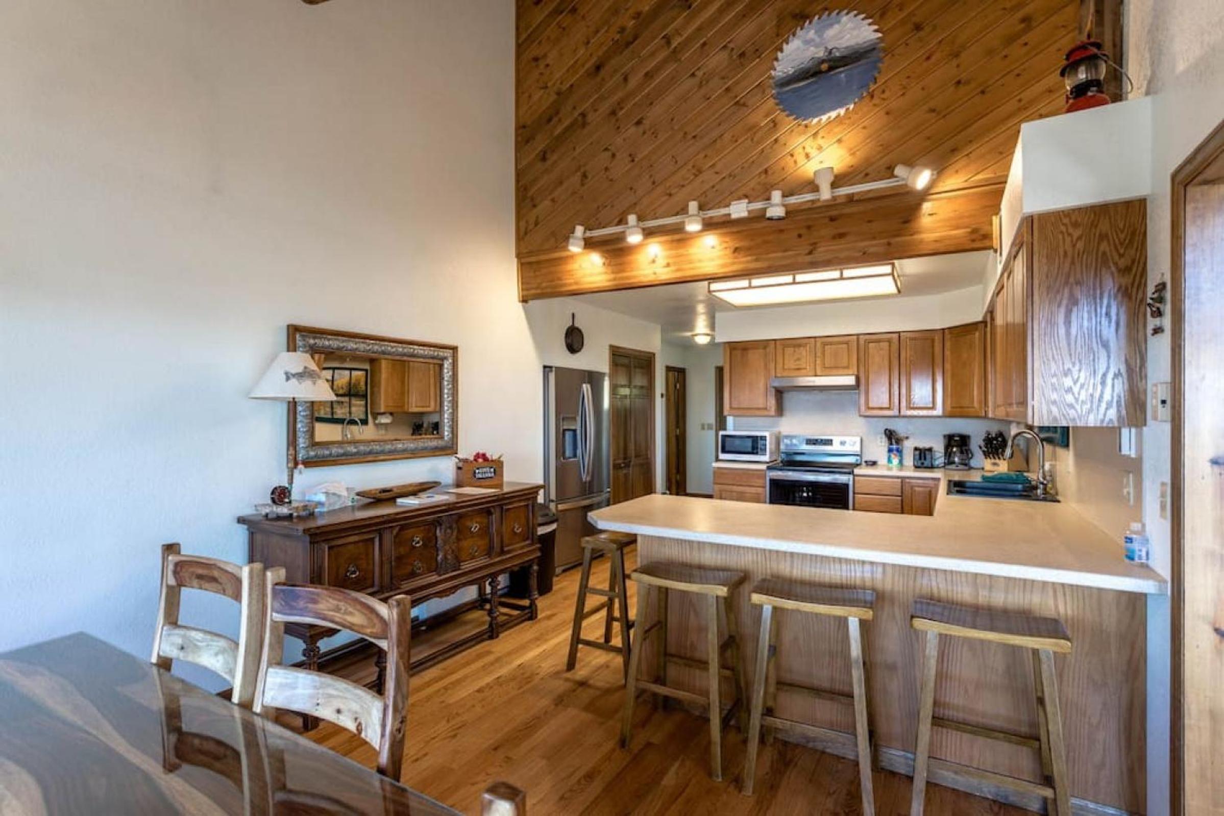 Luxury 5BR Grand Lake Getaway view 3