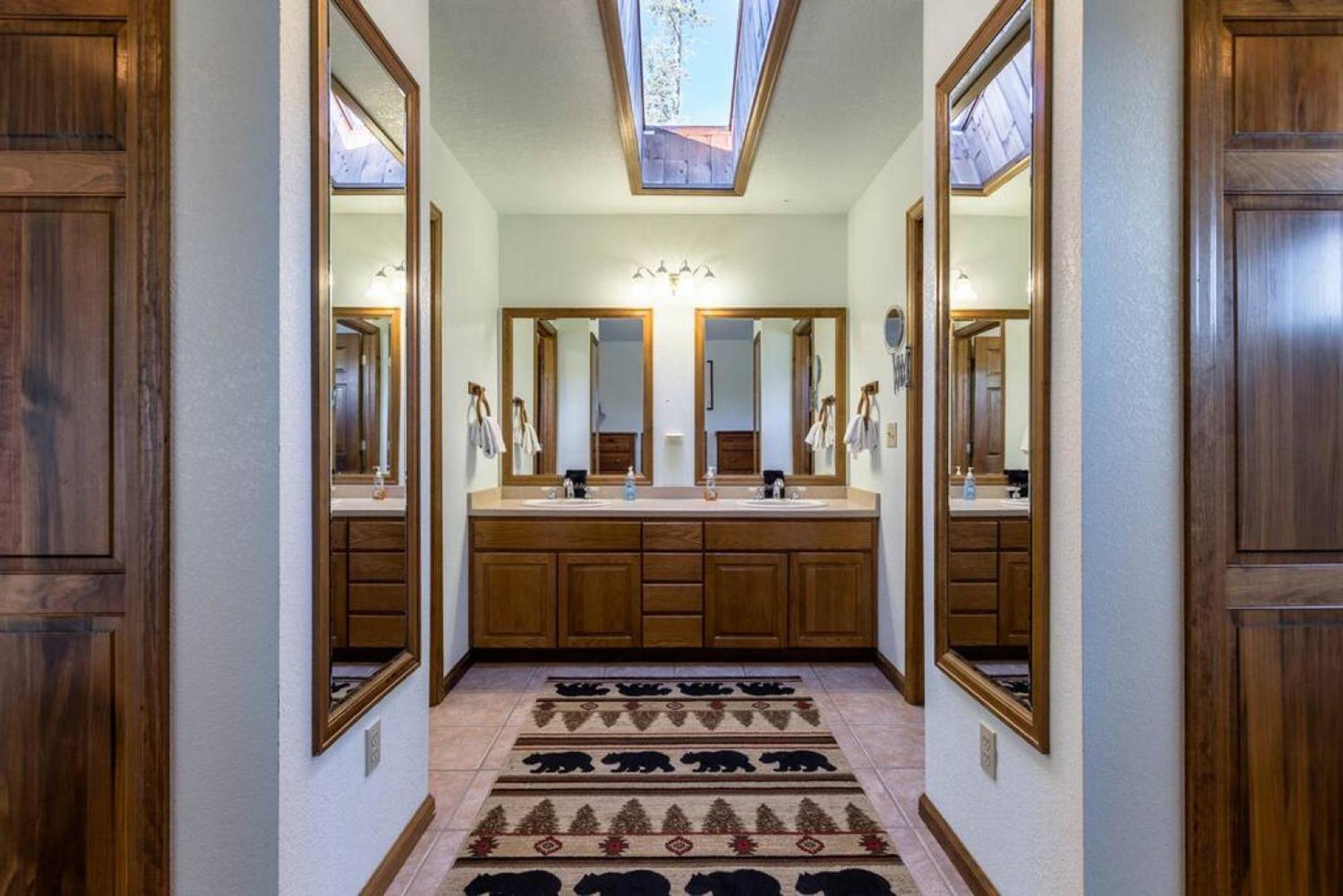 Luxury 5BR Grand Lake Getaway view 5